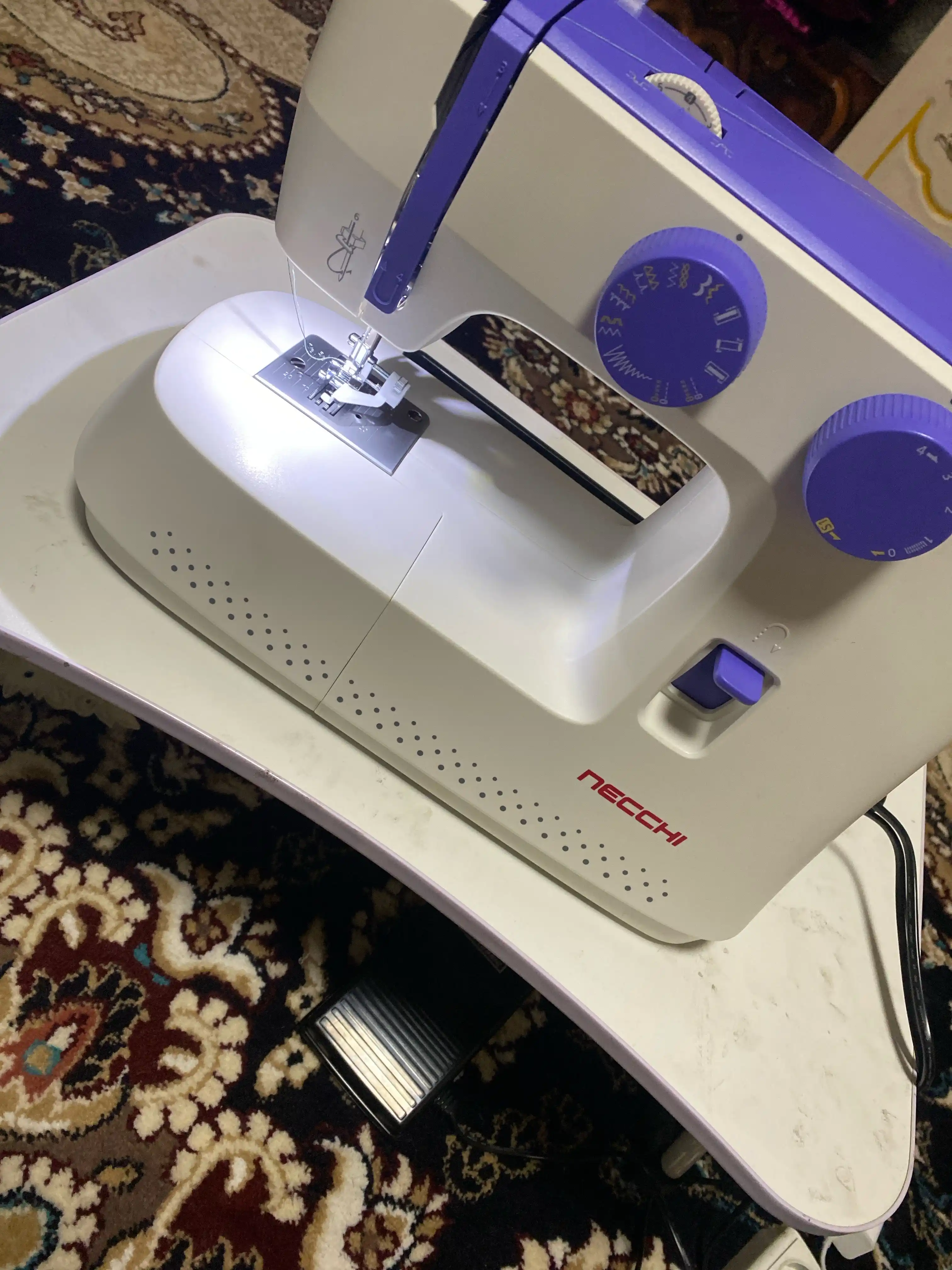 Швейная машина Necchi M213A электромеханическая мини, 15 швейных операций