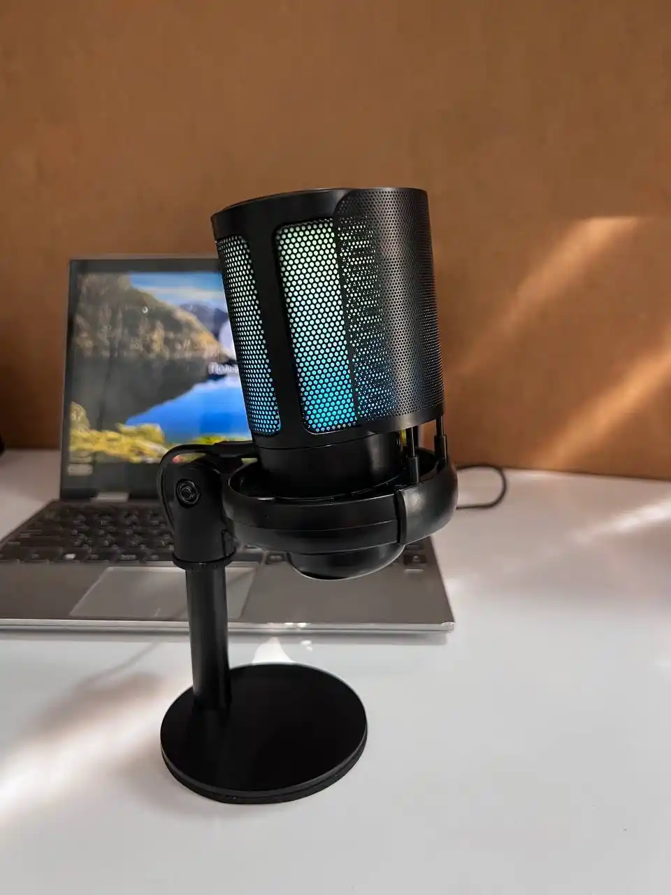 O'yin uchun kondensatorli RGB mikrofon ME6S, pop-filtr va stend bilan