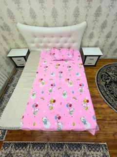 Розовый