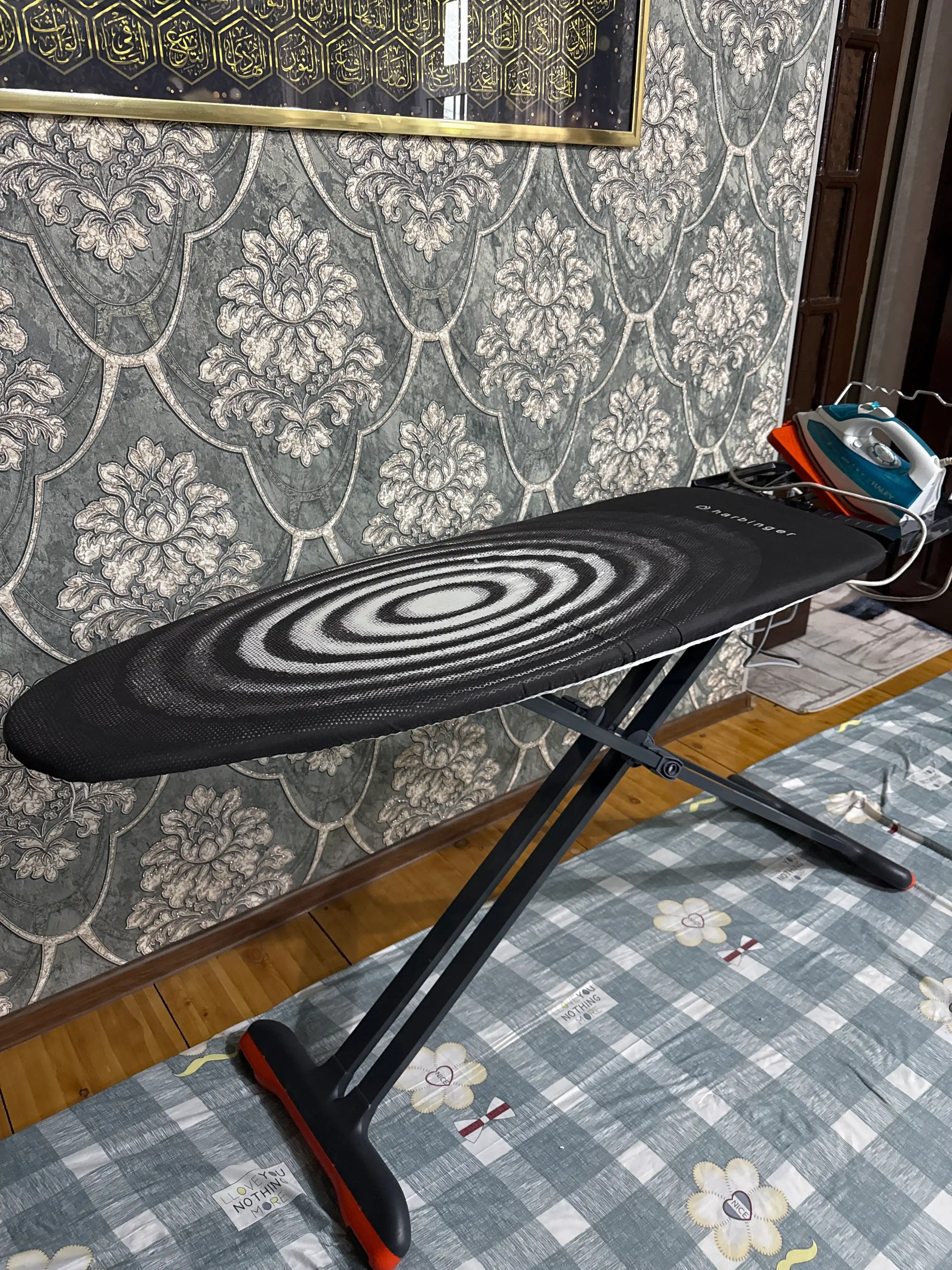 Dazmol doskasi Millennium Black Board, metall gladilka, rozetkali, 154*46 sm, Turkiya maxsuloti
