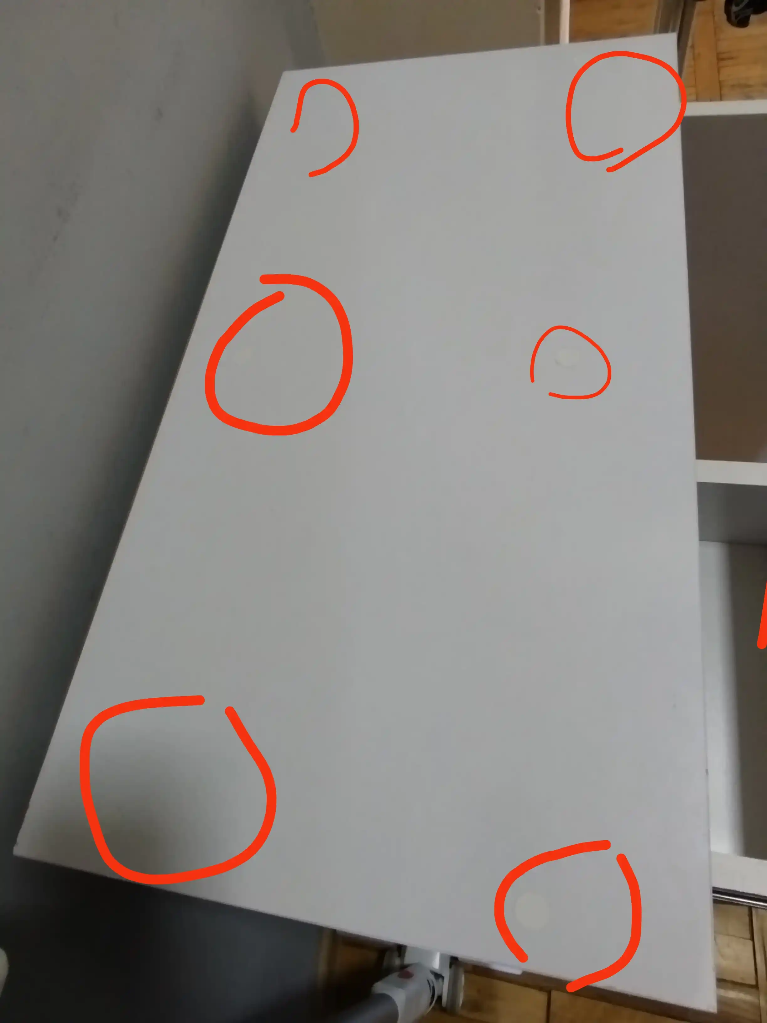 Oq rangli tor komod — yashik va eshikli 63.8×75×33 sm