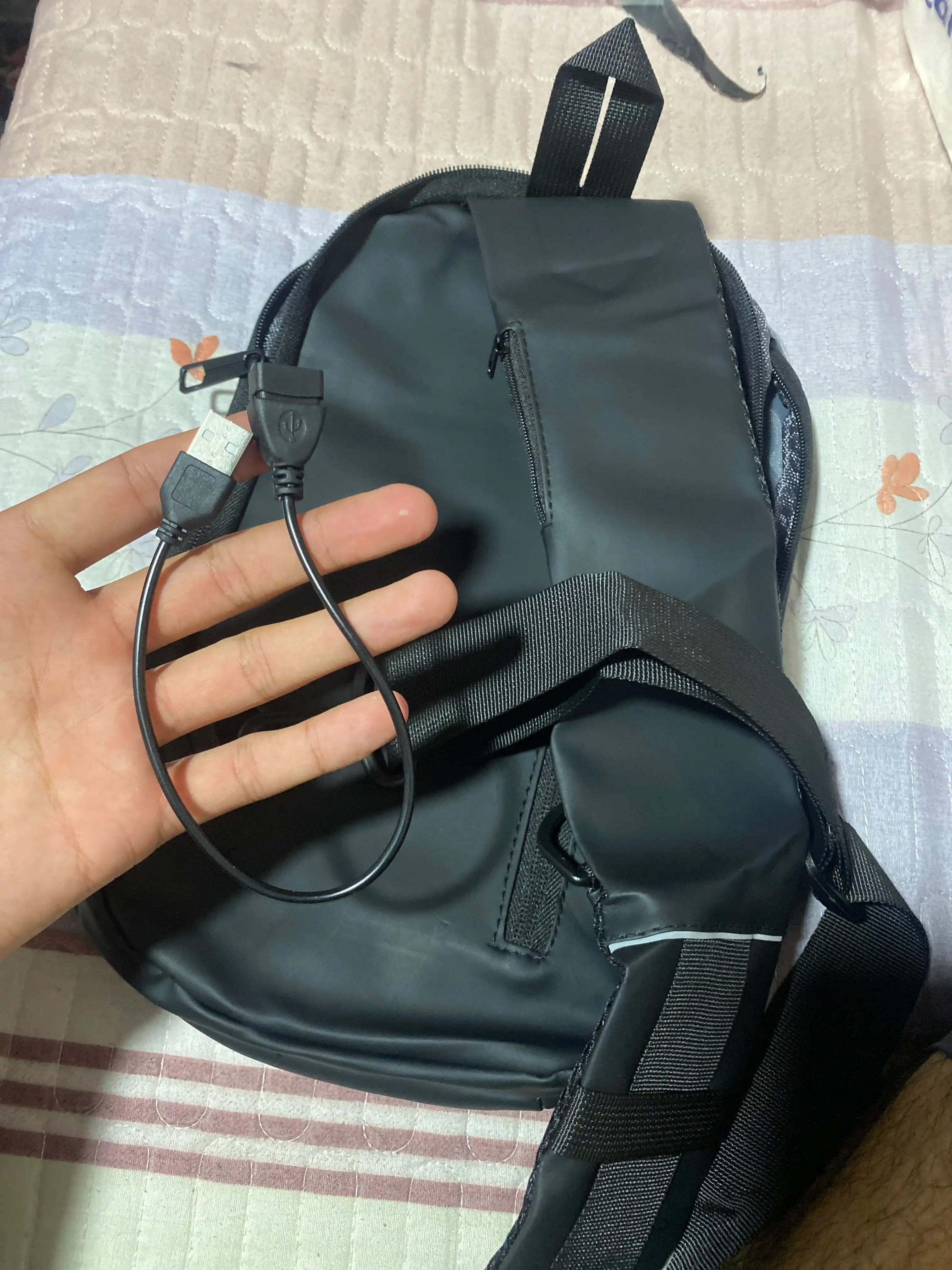 Erkaklar sumkasi, ayollar sumkasi, bel sumkasi, qulfli va USB quvvatlagichli, yelkaga osiladigan sumka