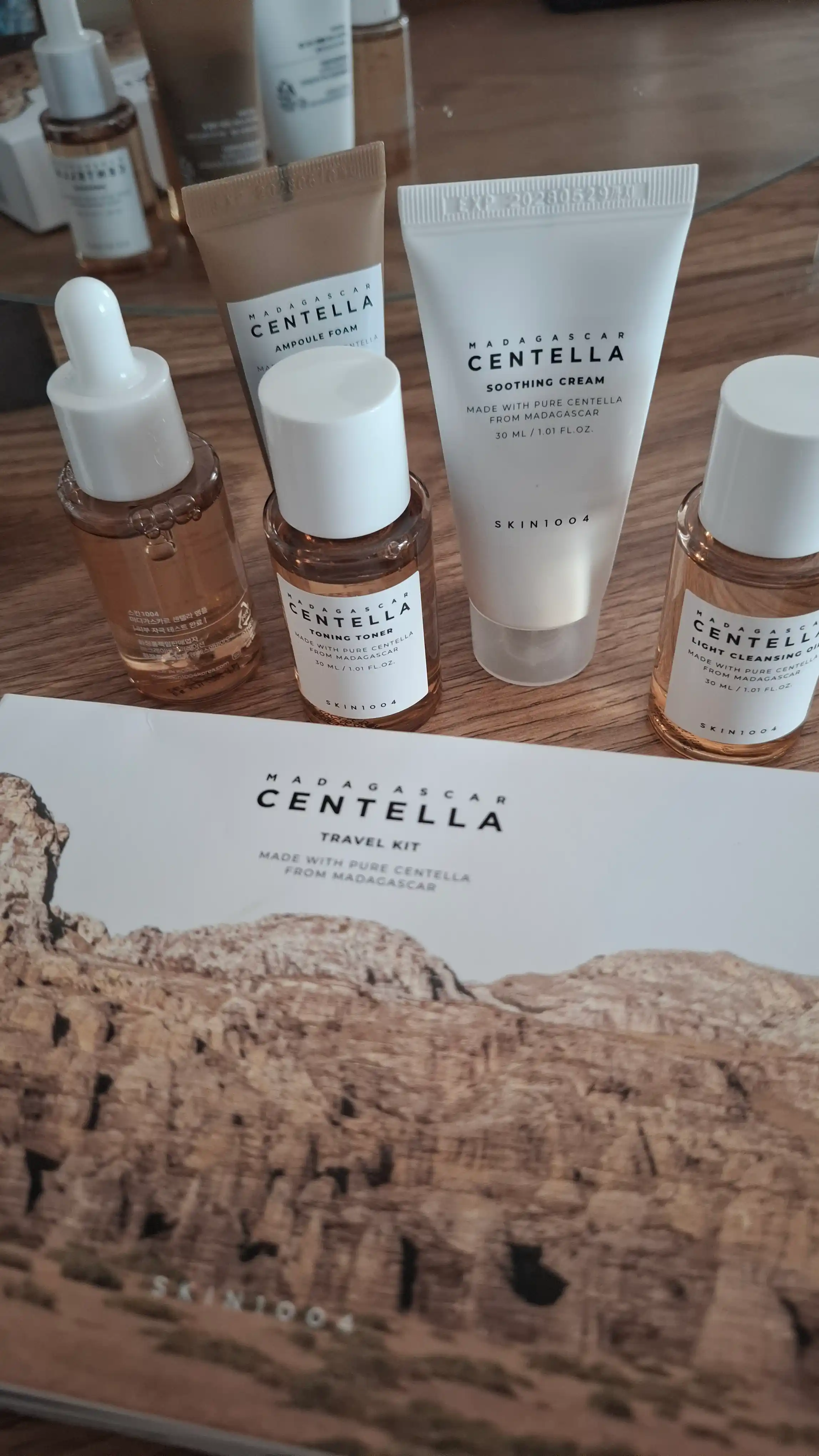 Набор для ухода за кожей Skin 1004 Madagascar Centella Travel Kit, мини сет