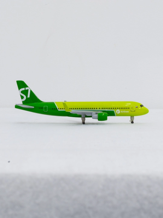 Модель самолёта Airbus A320, S7 Airlines, 20 см, шасси, металл + пластик