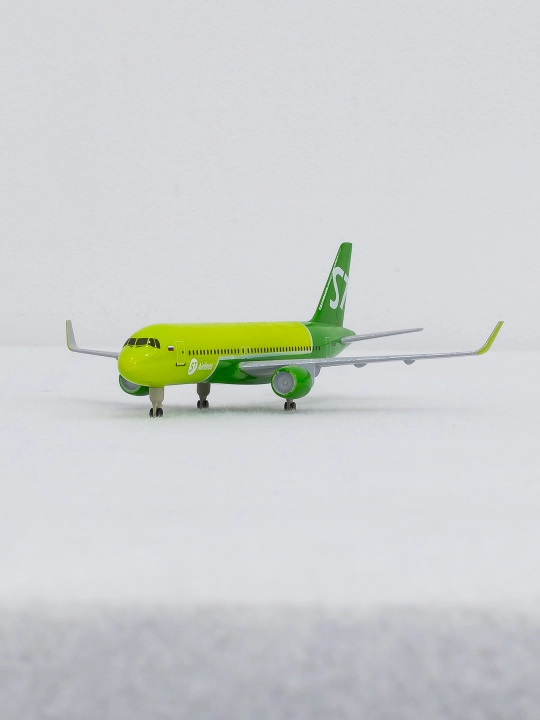 Модель самолёта Airbus A320, S7 Airlines, 20 см, шасси, металл + пластик