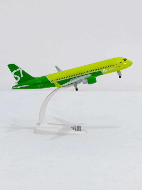 Модель самолёта Airbus A320, S7 Airlines, 20 см, шасси, металл + пластик