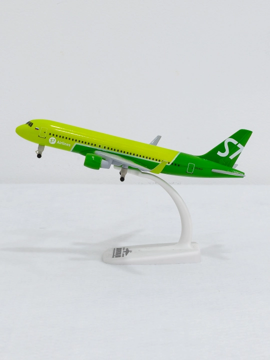 Модель самолёта Airbus A320, S7 Airlines, 20 см, шасси, металл + пластик