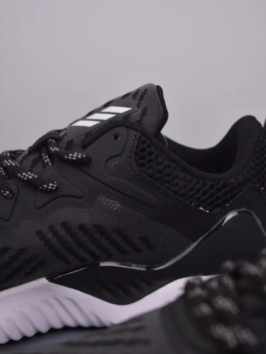 Adidas sport va kundalik kiyim uchun erkaklar va ayollar krossovkalari