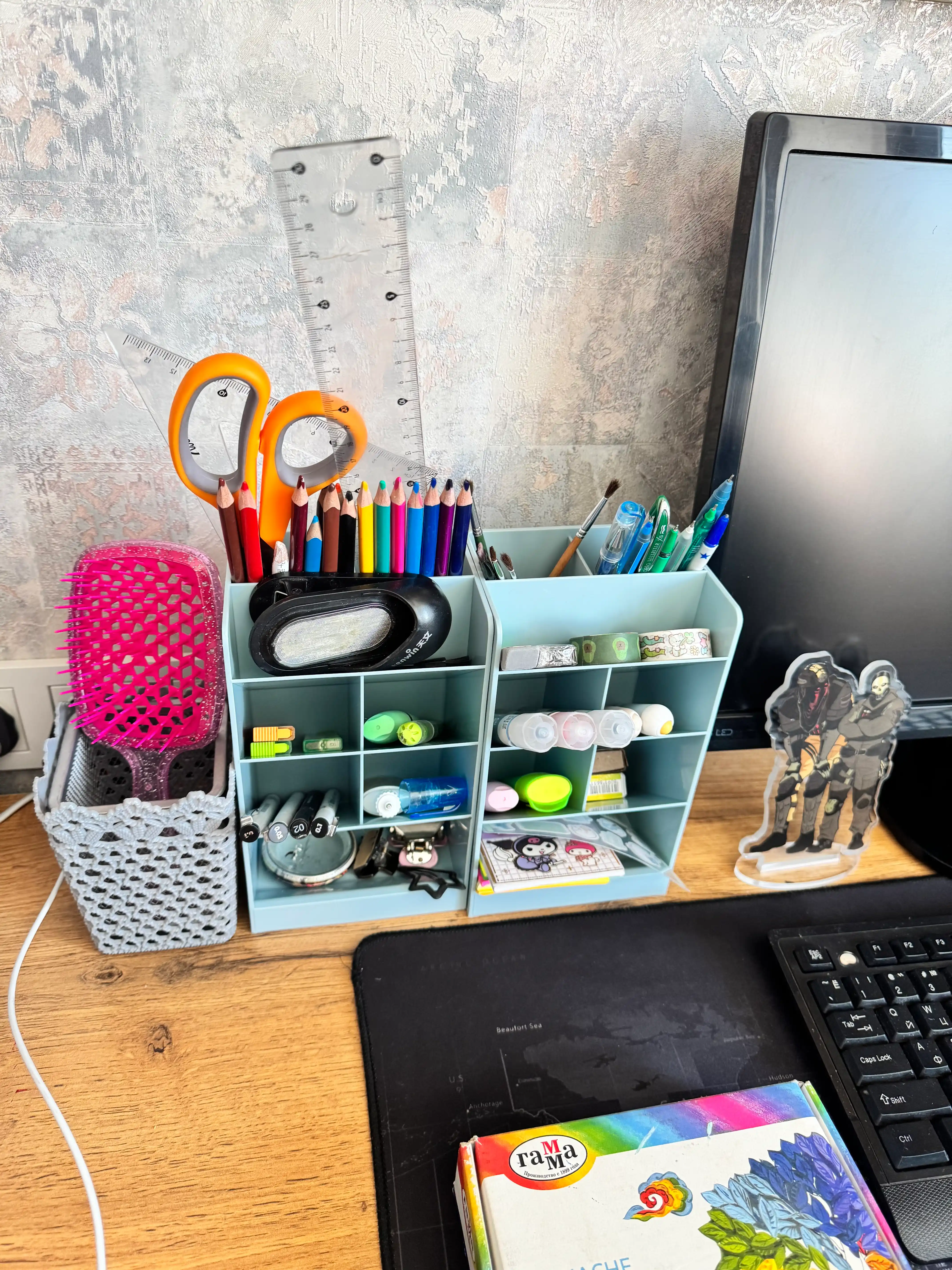 Ruchkalar, qalamlar va o'quv qurollari uchun stendli organayzer, Deli Pen Holder 8939