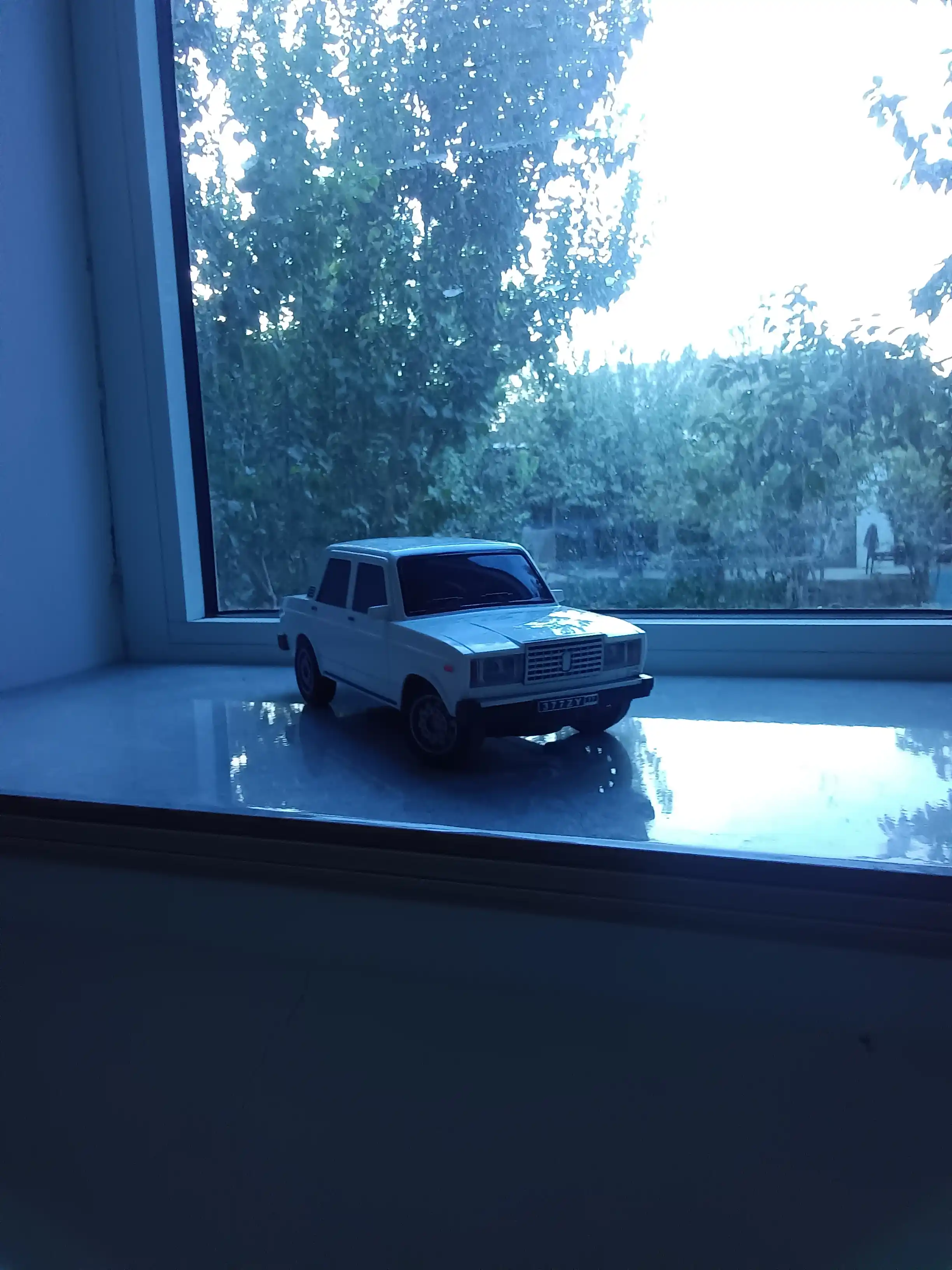 Batareya bilan ishlaydigan radio boshqariladigan avtomobil VAZ2107, DODGE, Chevrolet,Taxi