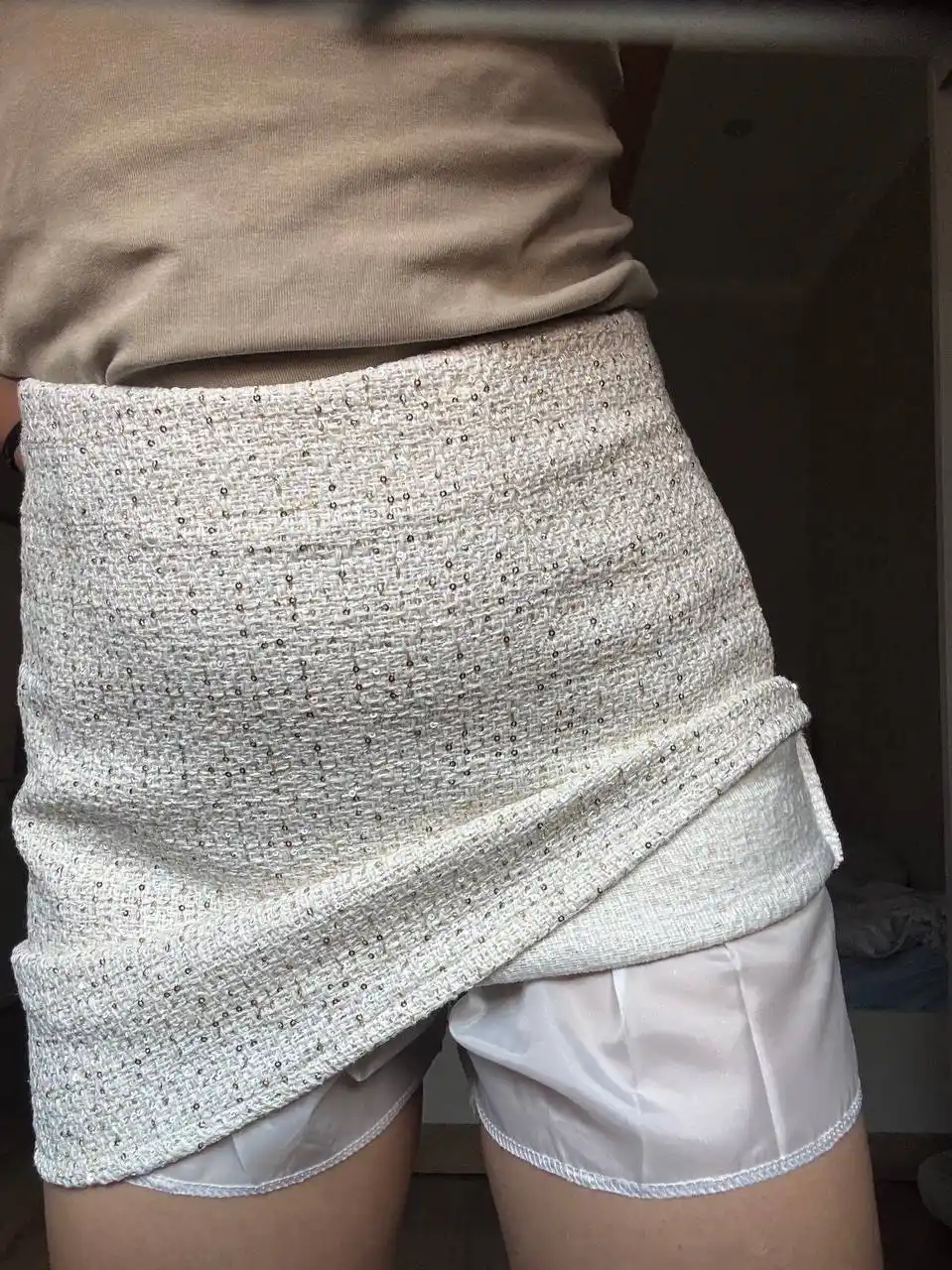 Ayollar uchun mini yubka,yaltiroq bezakli bayramona yubka,kalta yubka,ichki shortili yubka