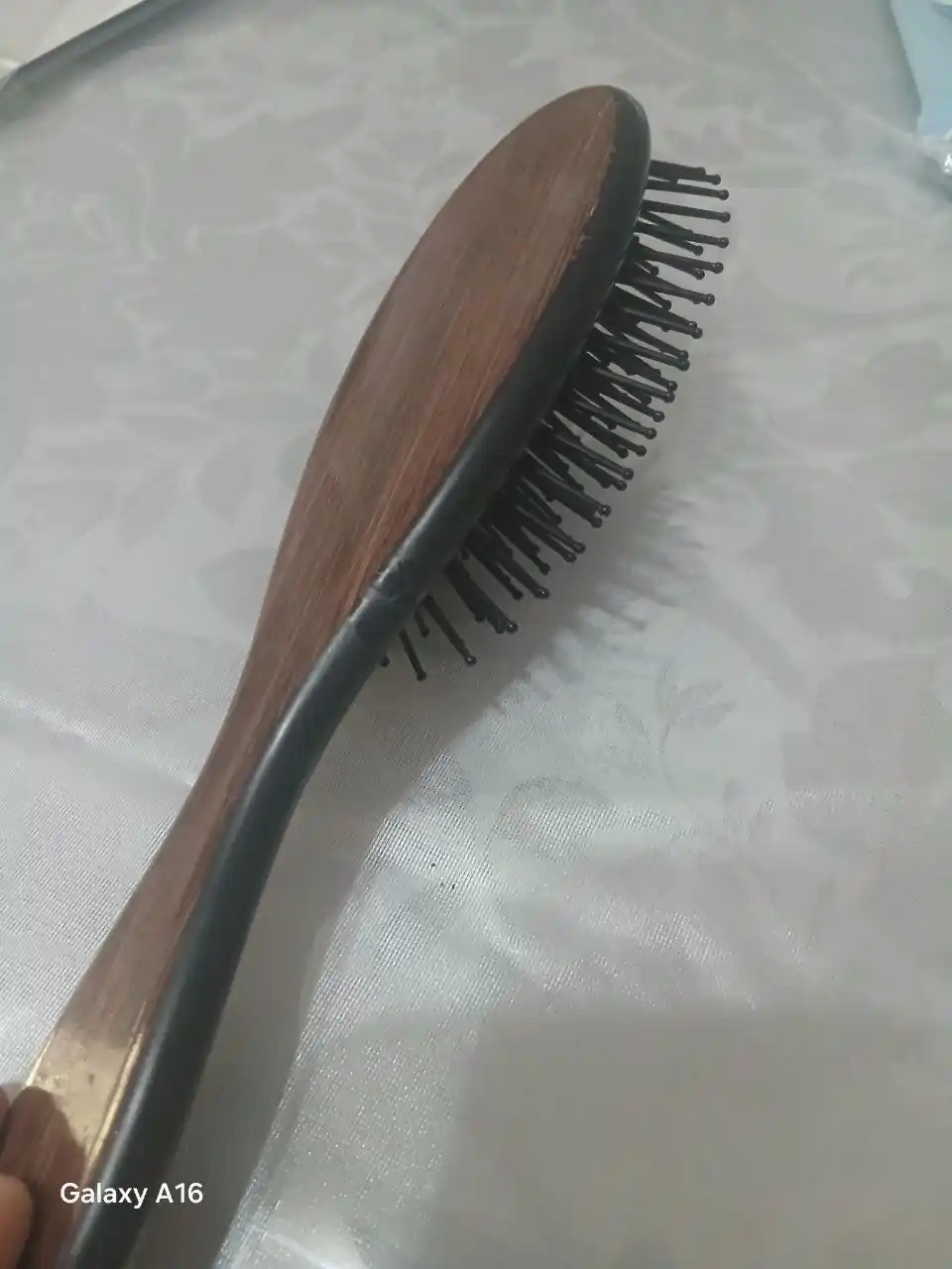 Massaj tarog‘i, soch uchun plastik tishli taroqlar, taroq