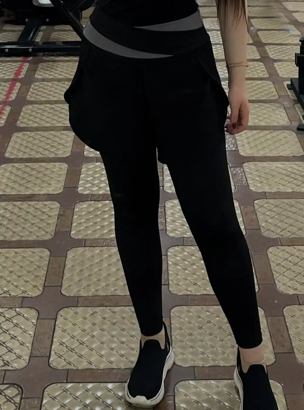 Ayollar shortilar bilan legginslar, FIT brendi, sport va fitnes uchun