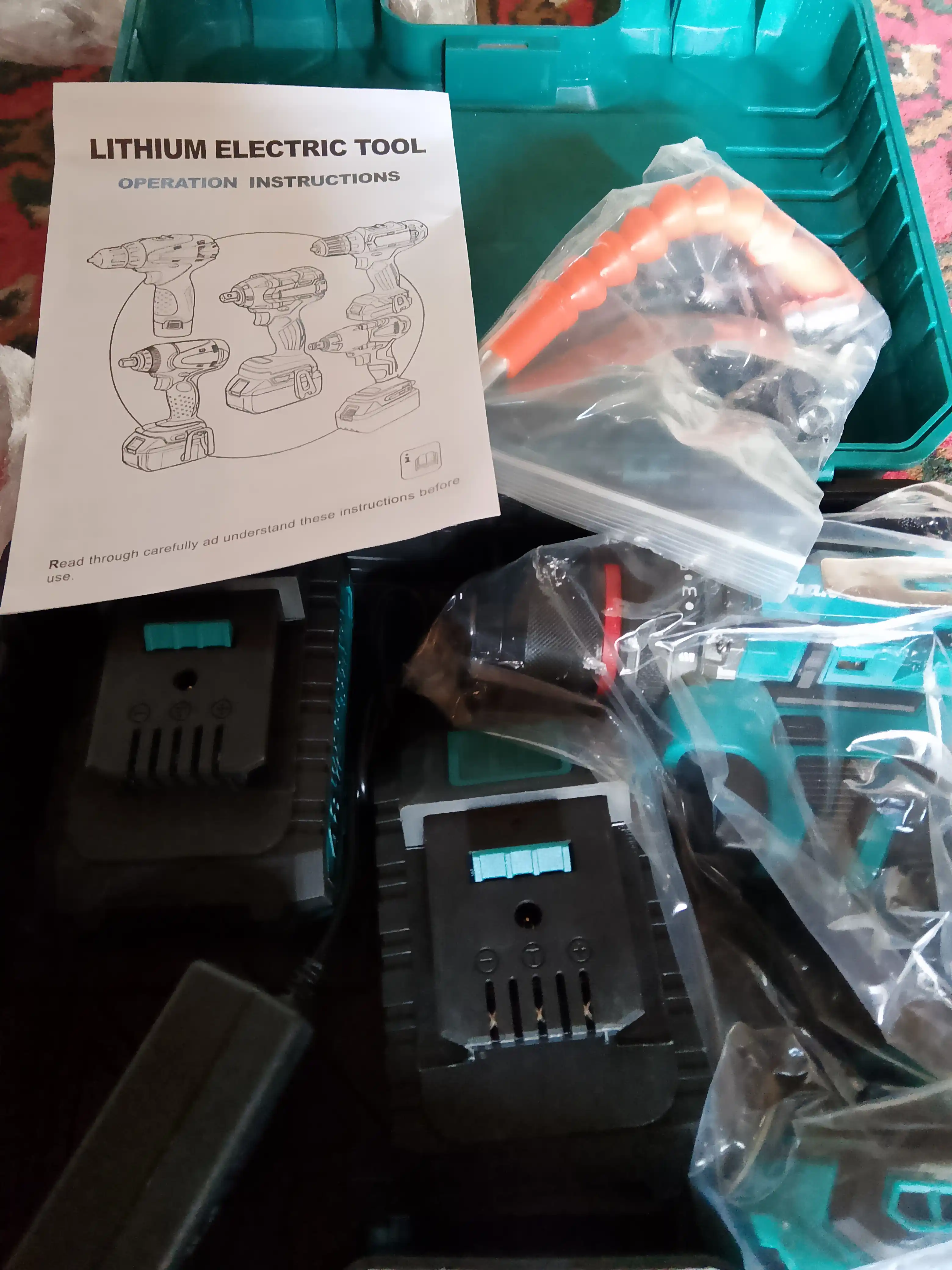 Professional shurupovert Makita, chotkasiz motor, akkumulyatorli,2 dona