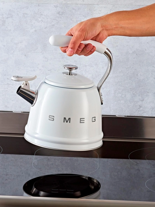 SMEG Retro Stovetop hushtak choynak – 2.4 L