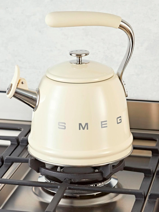 SMEG Retro Stovetop hushtak choynak – 2.4 L