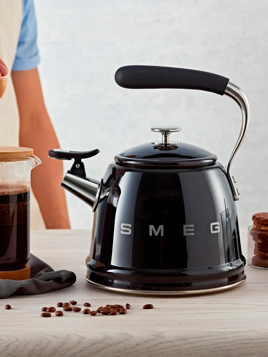 SMEG Retro Stovetop hushtak choynak – 2.4 L