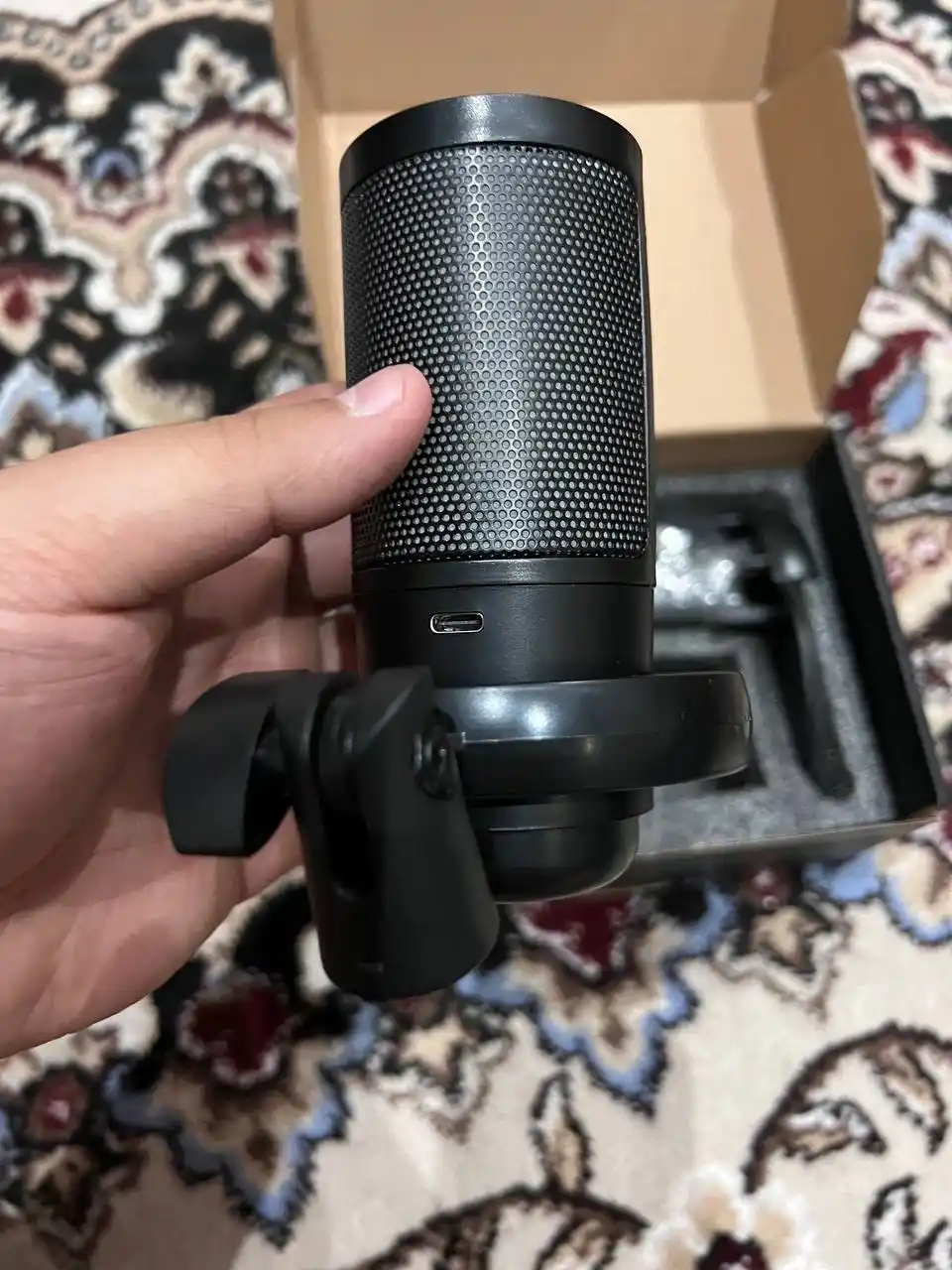 O'yin uchun kondensatorli RGB mikrofon ME6S, pop-filtr va stend bilan