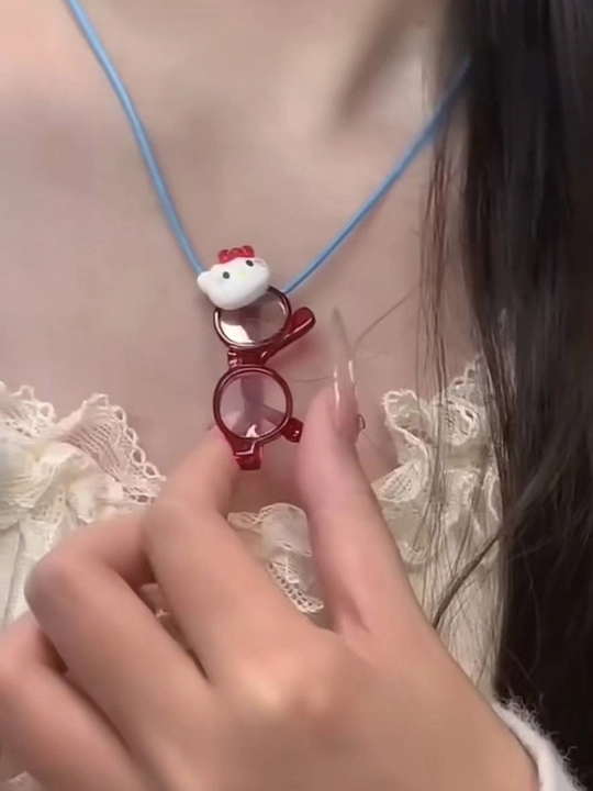 Ayollar zanjiri, marjon, "Hello Kitty ko‘zoynak" y2k, dofamin uslubi