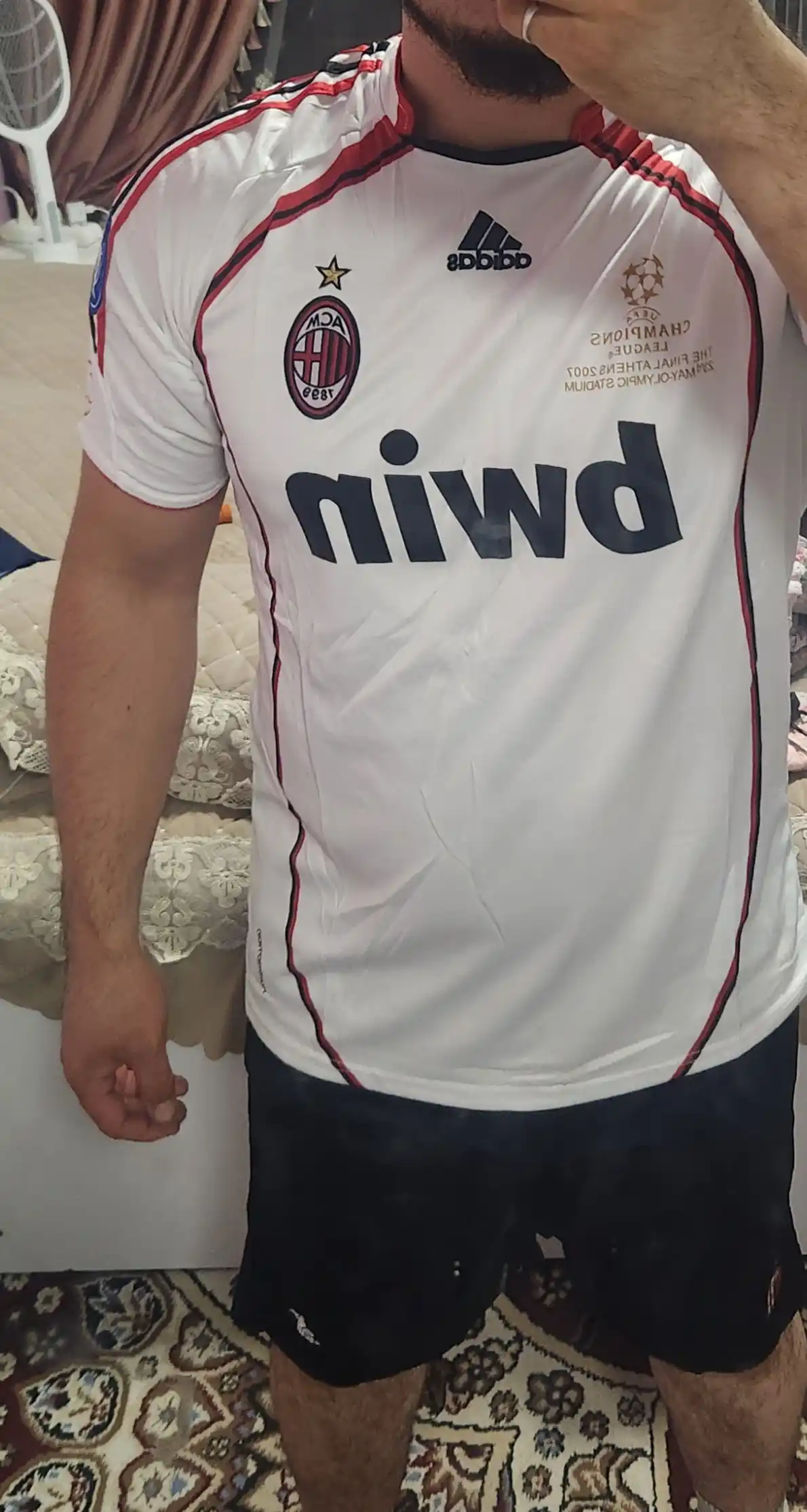 Milan, "Real Madrid", "Barselona", "Arsenal", "Angliya" retro futbol formalari