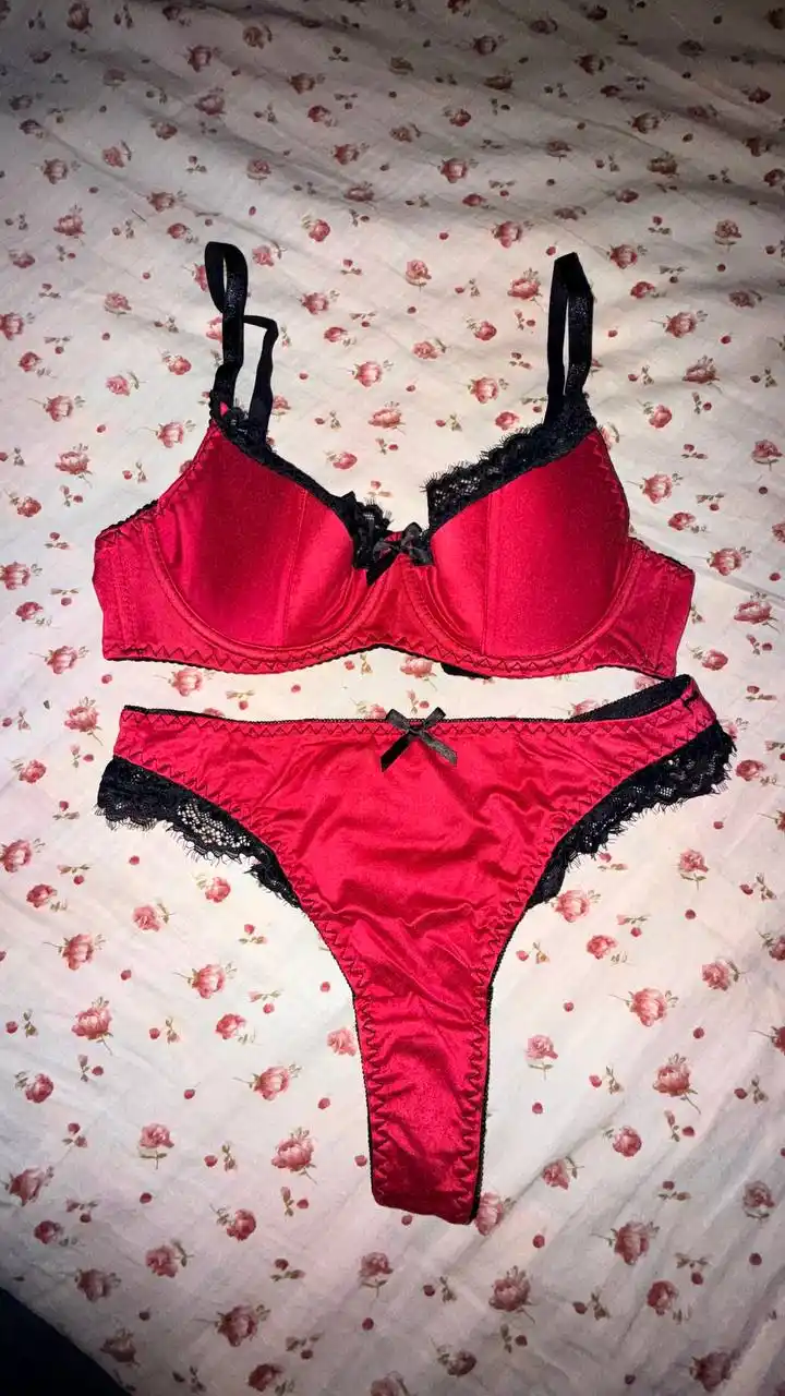 Ayollar uchun ichki kiyimlar, trusiklar va bezgalter