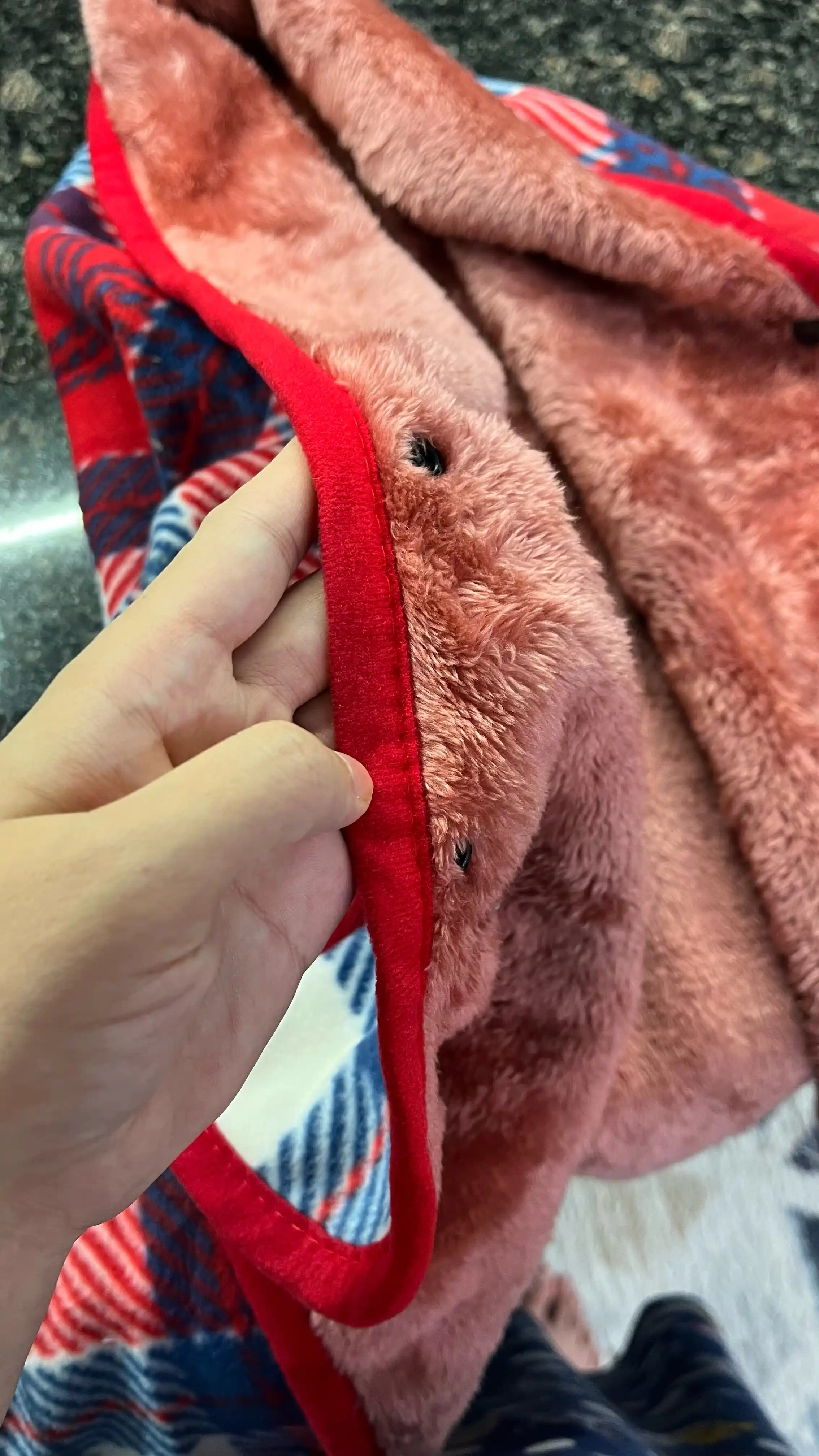Ikki tomonlama tugmachali pled poncho