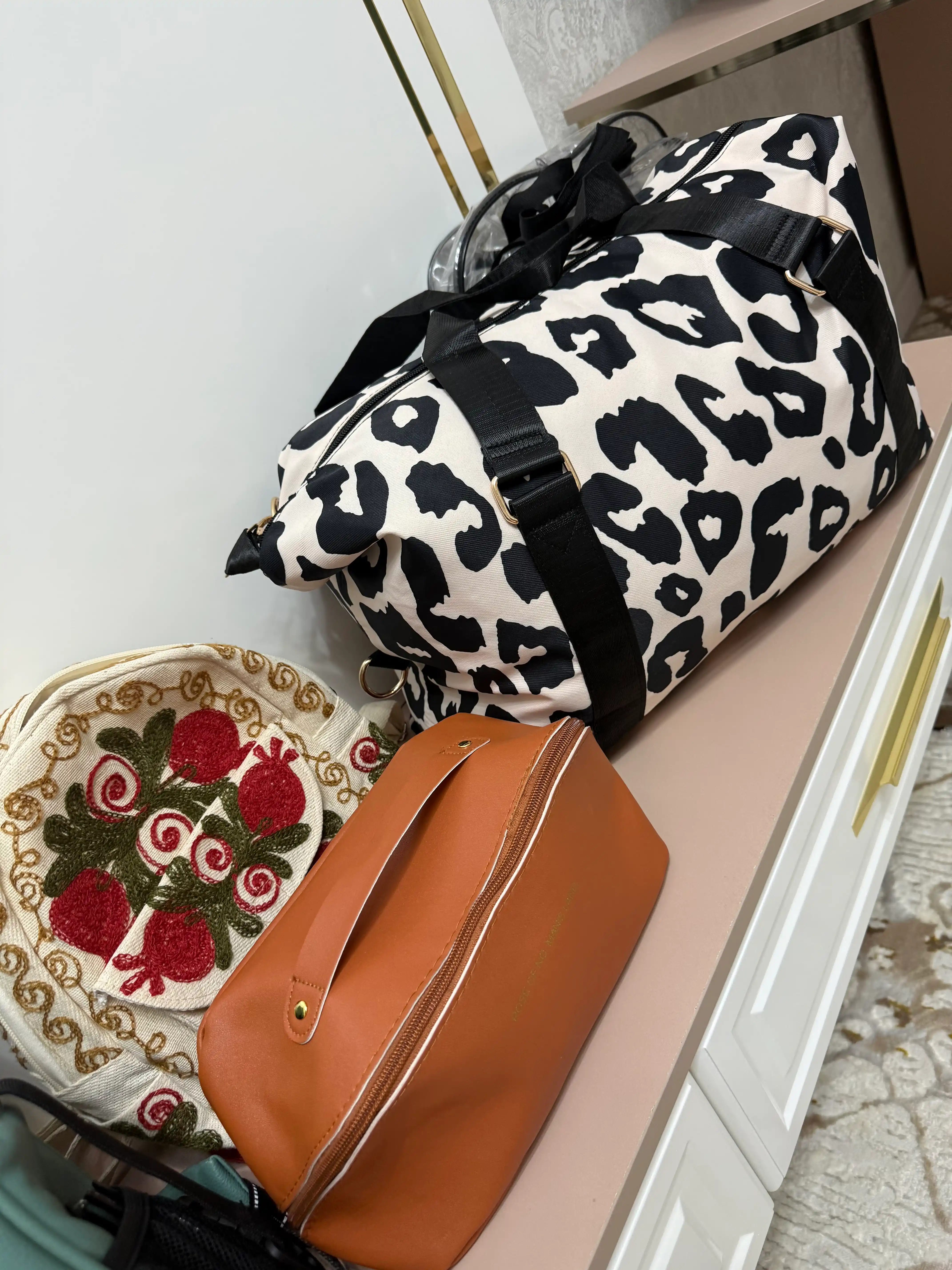 Fitness, basseyn, sayohat uchun ayollar uchun sayohat, sport, leopard sumkasi