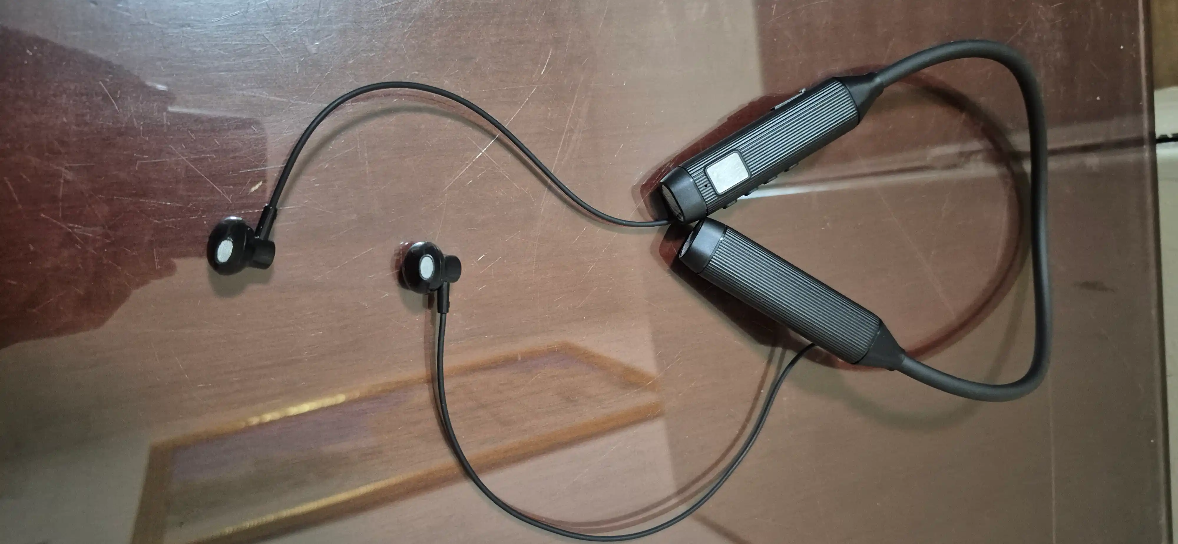 Simsiz sport minigarnituralari, bo'yin jantali, raqamli displey, Bluetooth BT-107, magnit