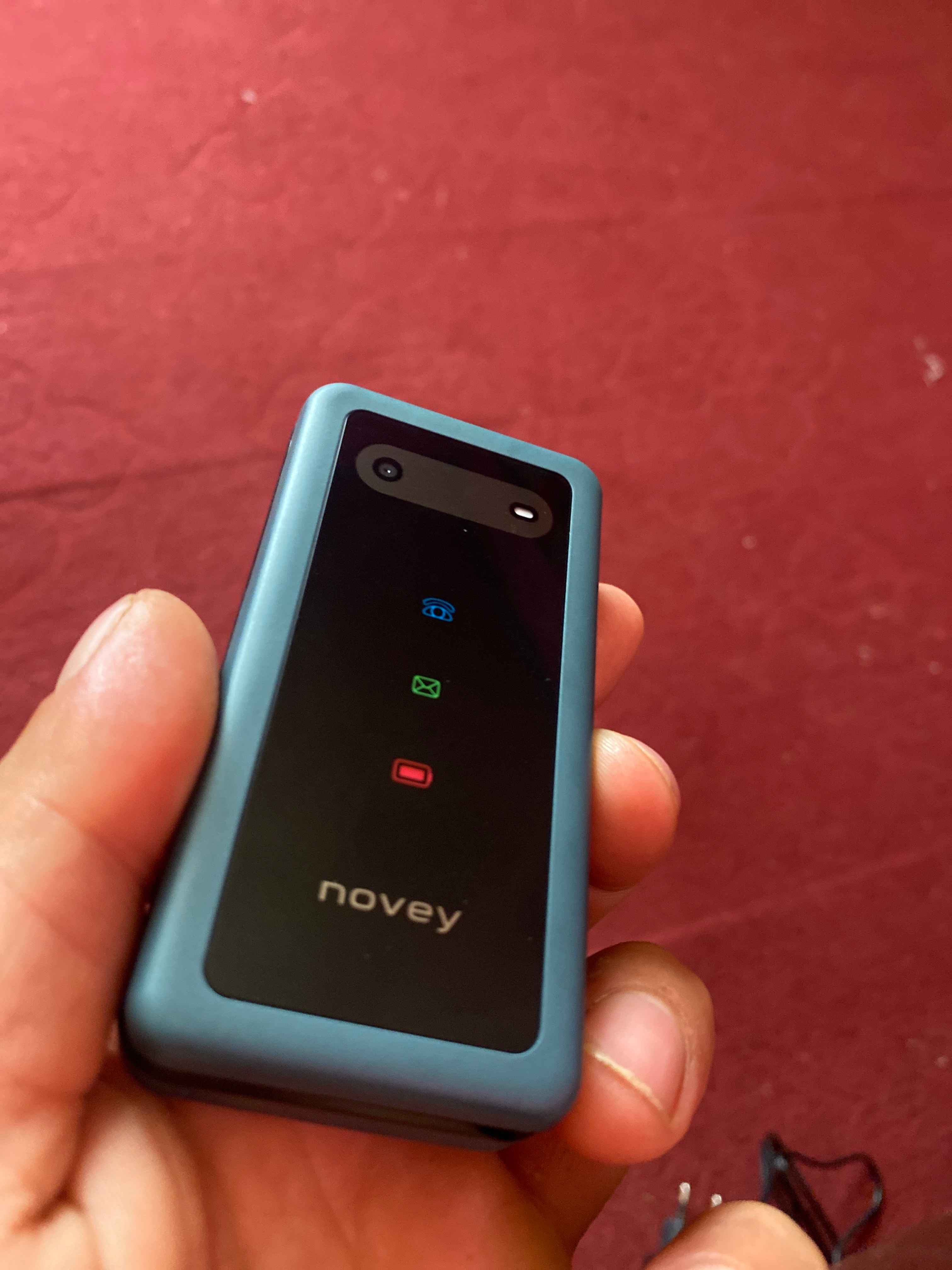 Novey Z320 mobil telefon-raskladushka, 2 SIM, kamera, 3 rang, knopkali telefon