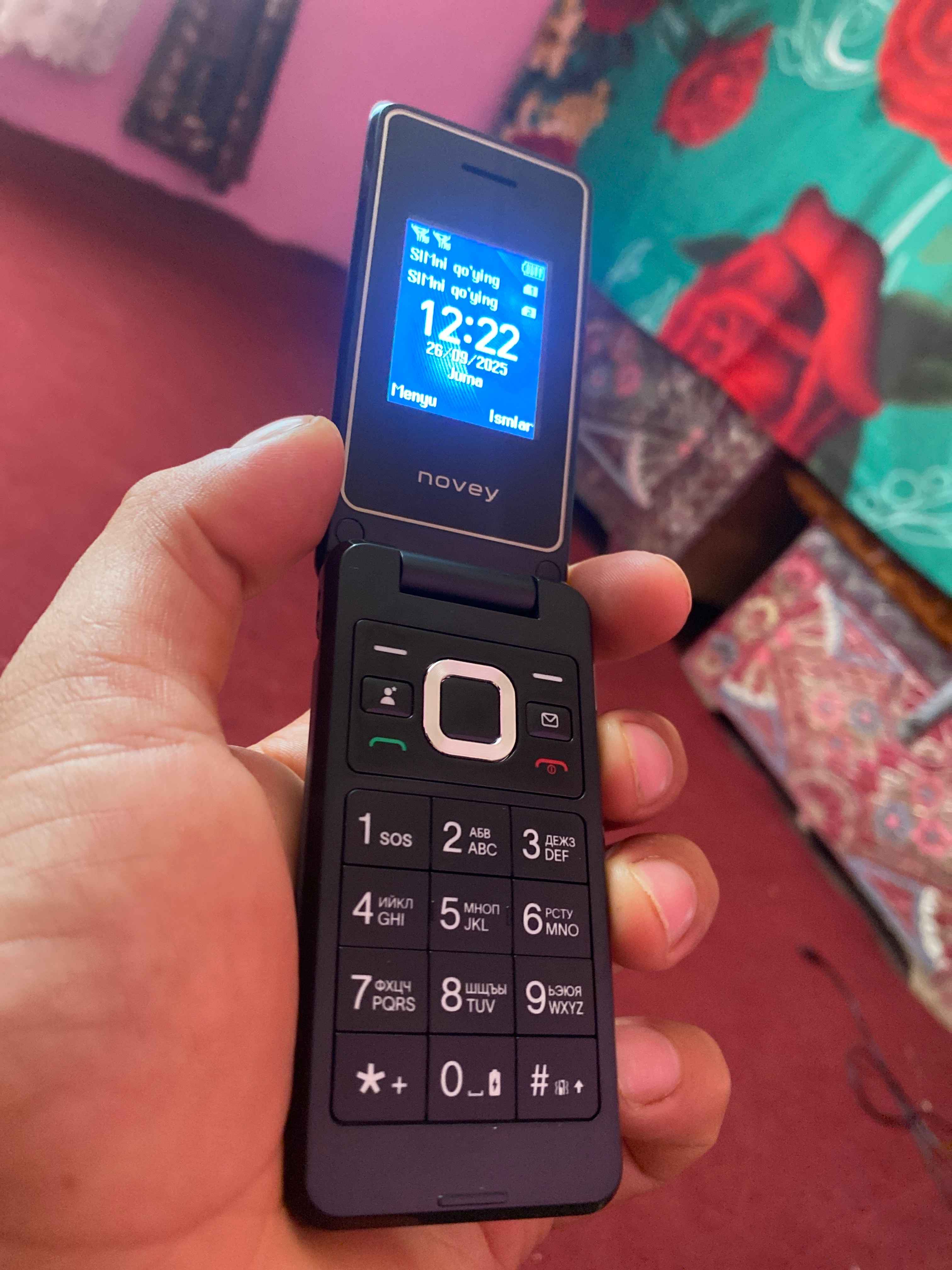 Novey Z320 mobil telefon-raskladushka, 2 SIM, kamera, 3 rang, knopkali telefon