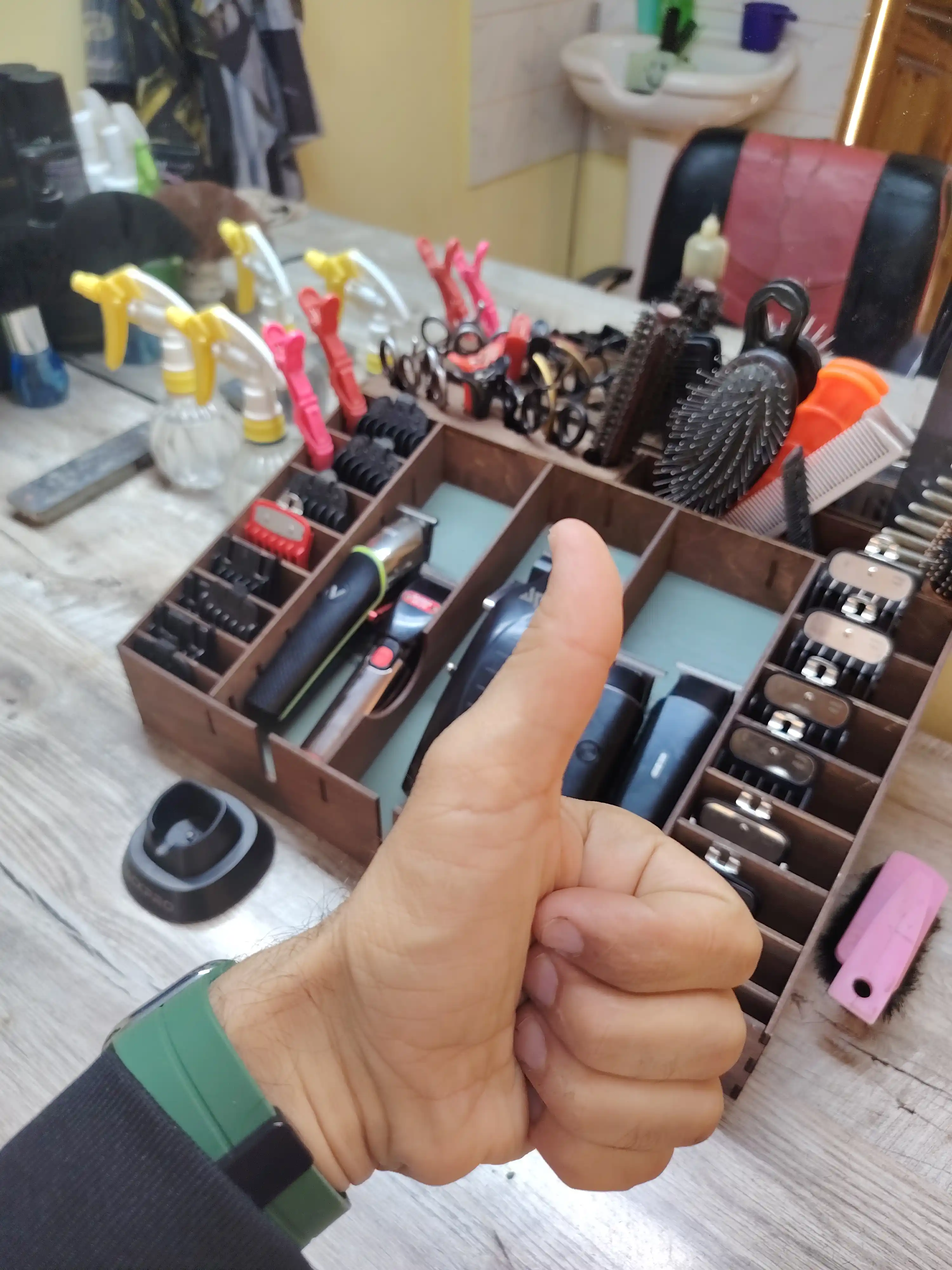 Sartaroshlar uchun stend, Barber