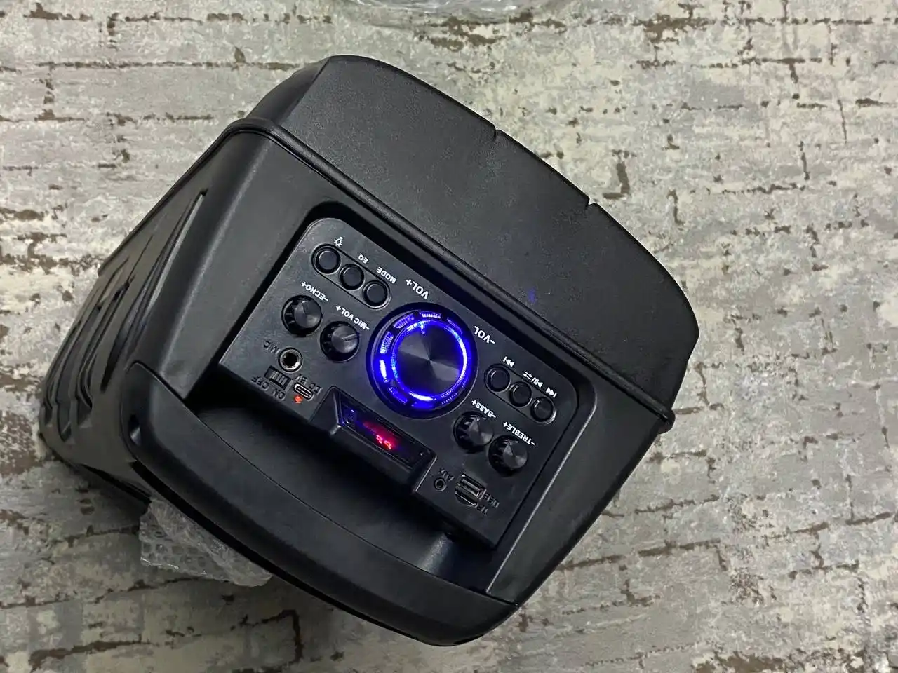 Portativ Bluetooth karnay ZQS8210, yorug‘lik bilan, FM, USB, AUX, kuchli ovoz, bas