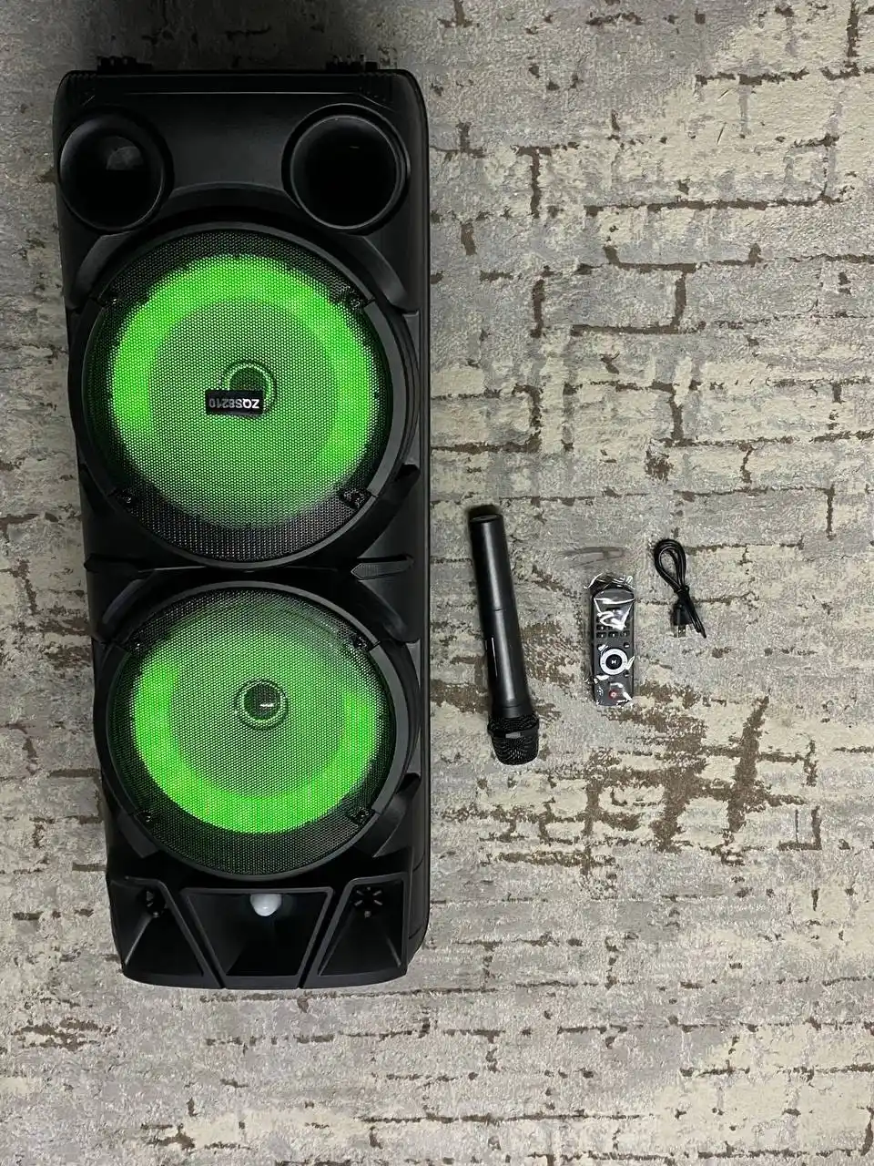 Portativ Bluetooth karnay ZQS8210, yorug‘lik bilan, FM, USB, AUX, kuchli ovoz, bas