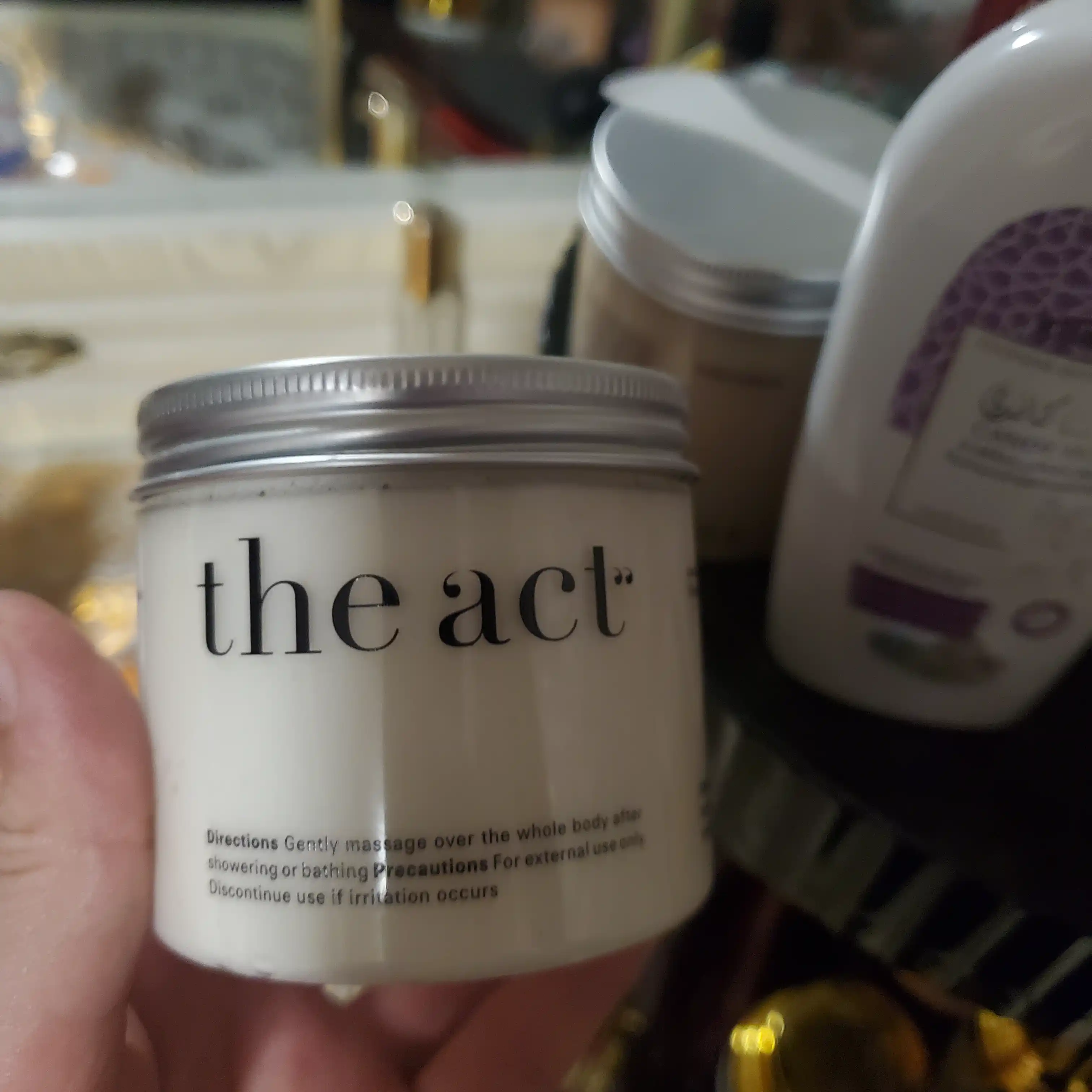 The Act qo‘l, oyoq va tana uchun qattiq moy  kokos moyi bilan namlantiruvchi krem-batter