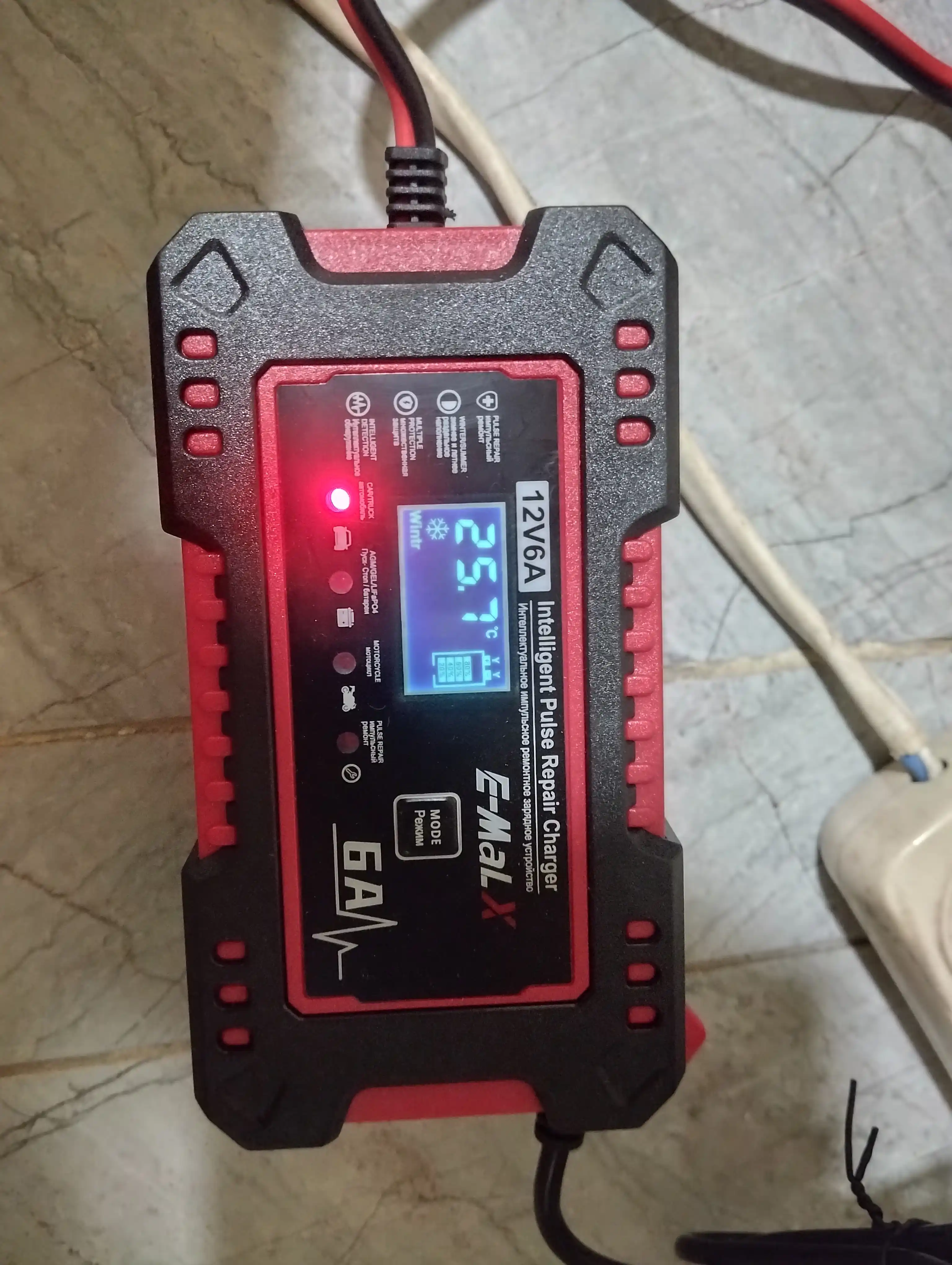 Автомобильное зарядное устройство E-MaLX 12V 6A с дисплеем