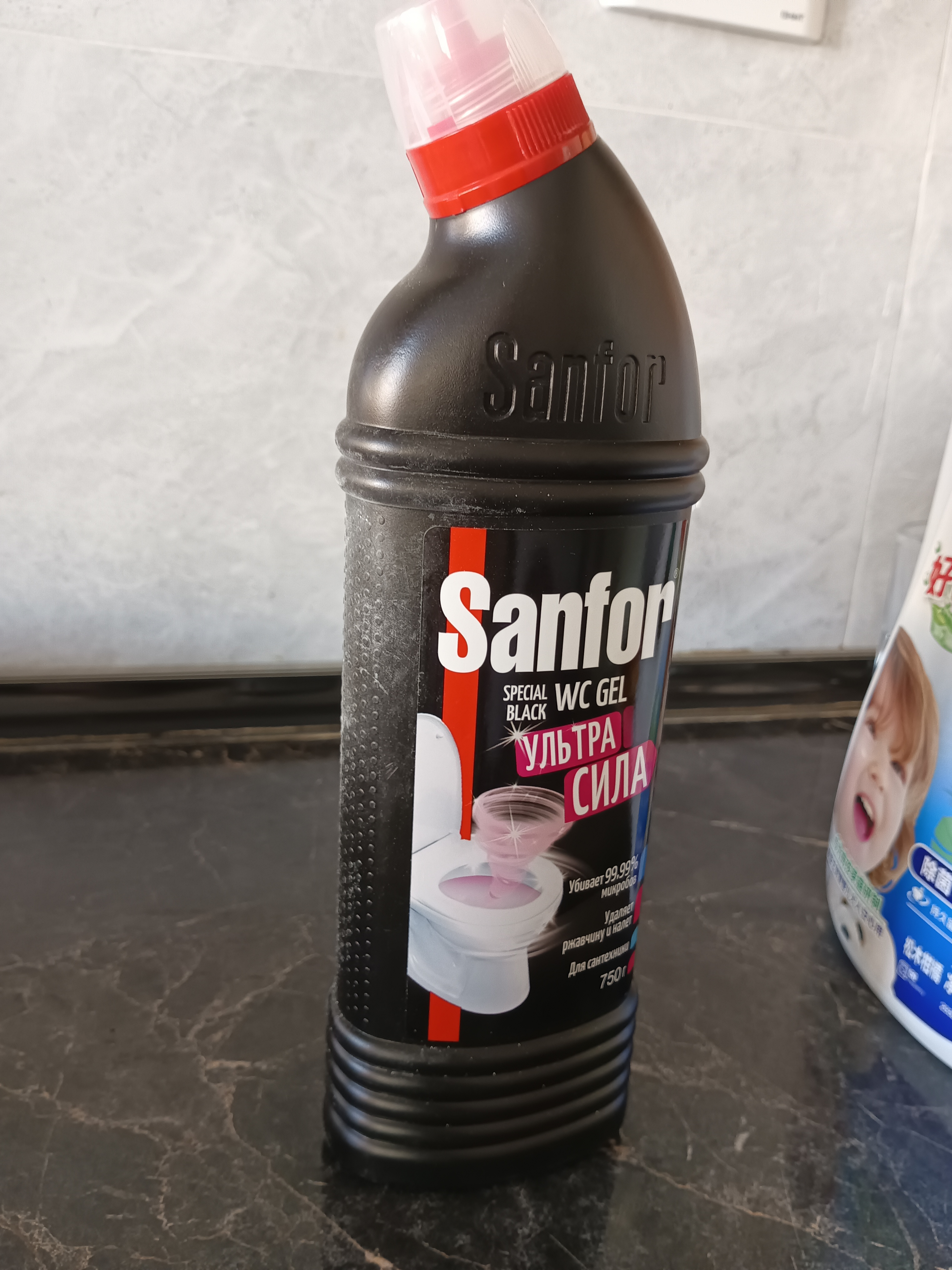 Средство для мытья туалетов Sanfor Speсial black, цветущая сакура, 750 мл