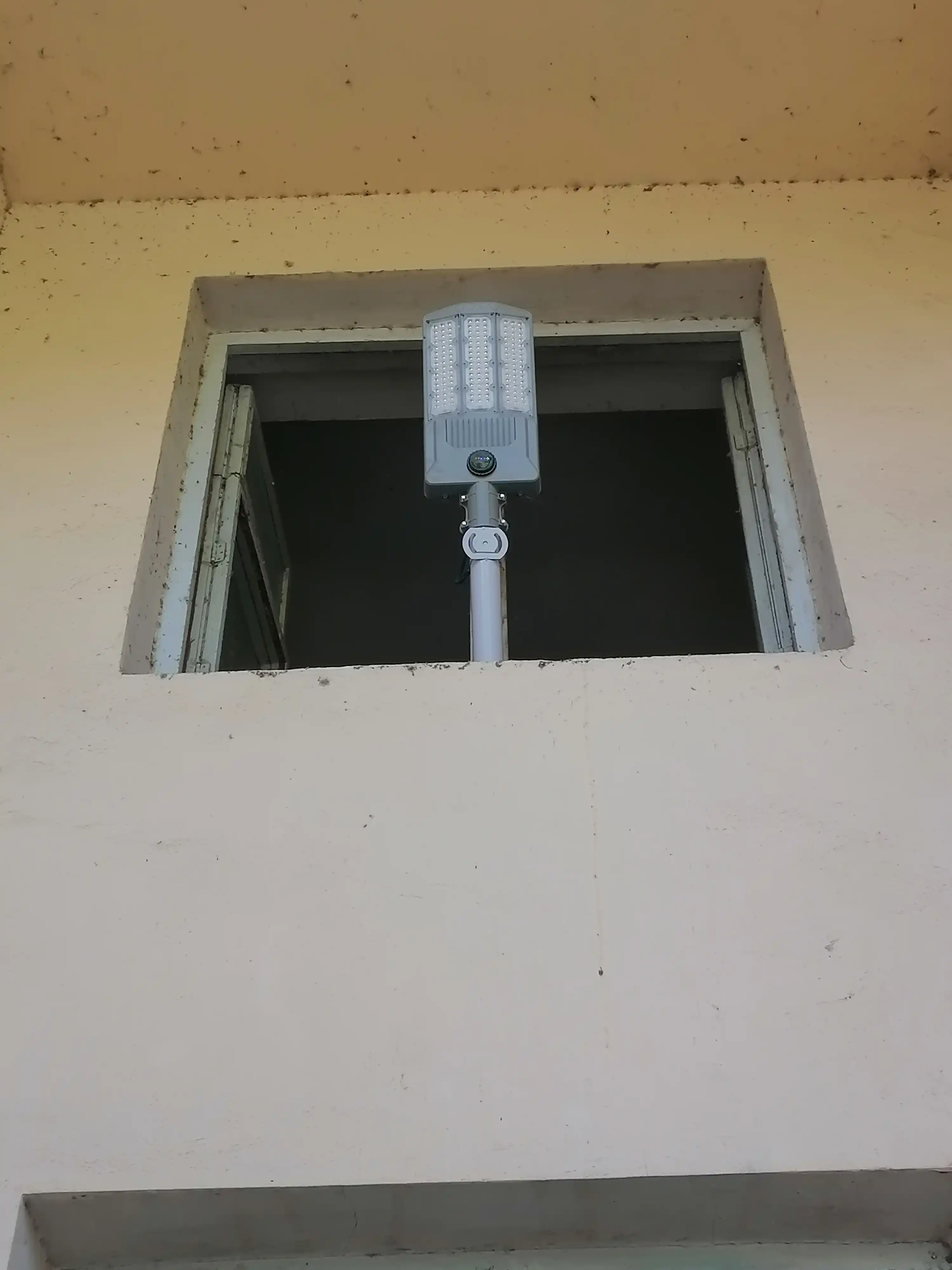 Projektor quyosh paneli, powerbank va pultli, 1000 watt