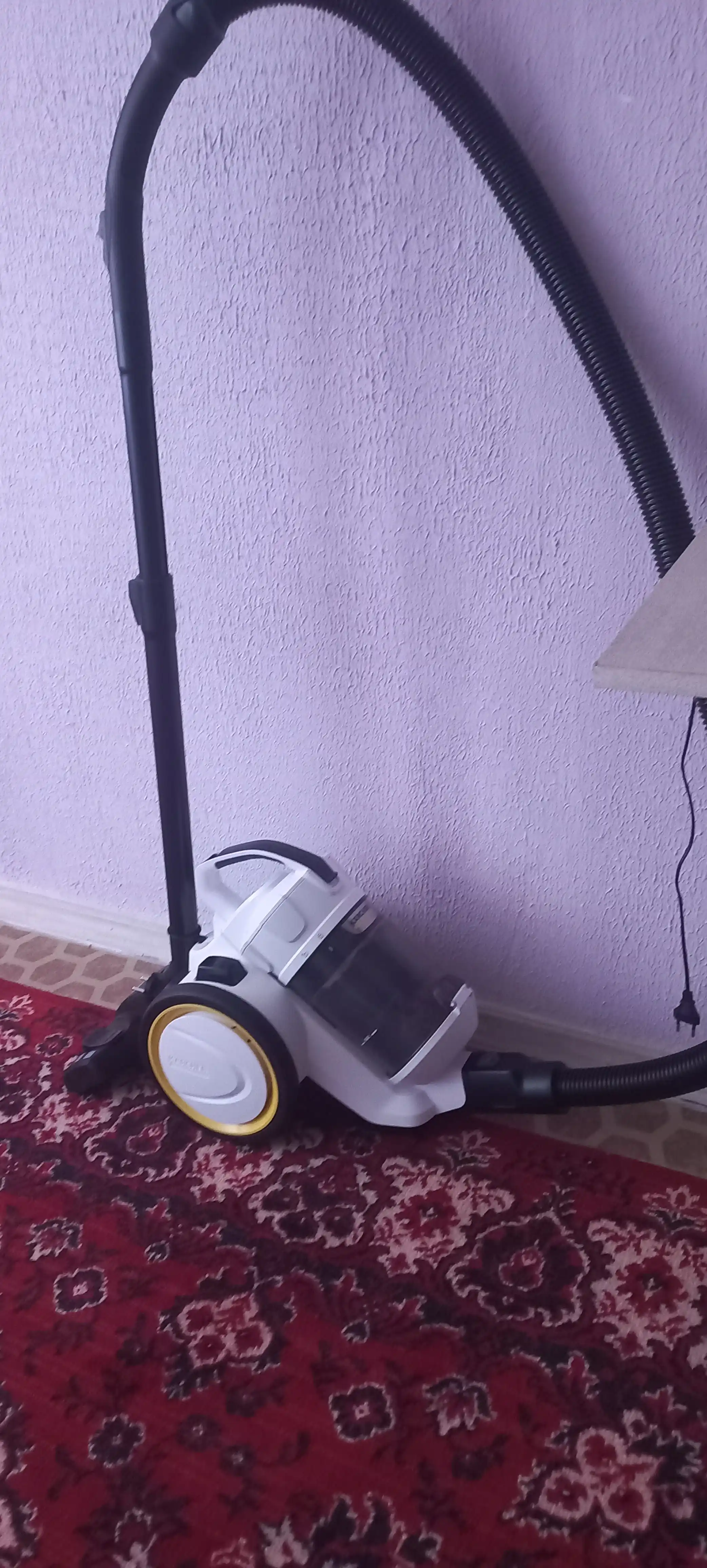 Karcher VC 3 Plus 1.198-050.0 – циклонный пылесос без мешка, мощная фильтрация HEPA