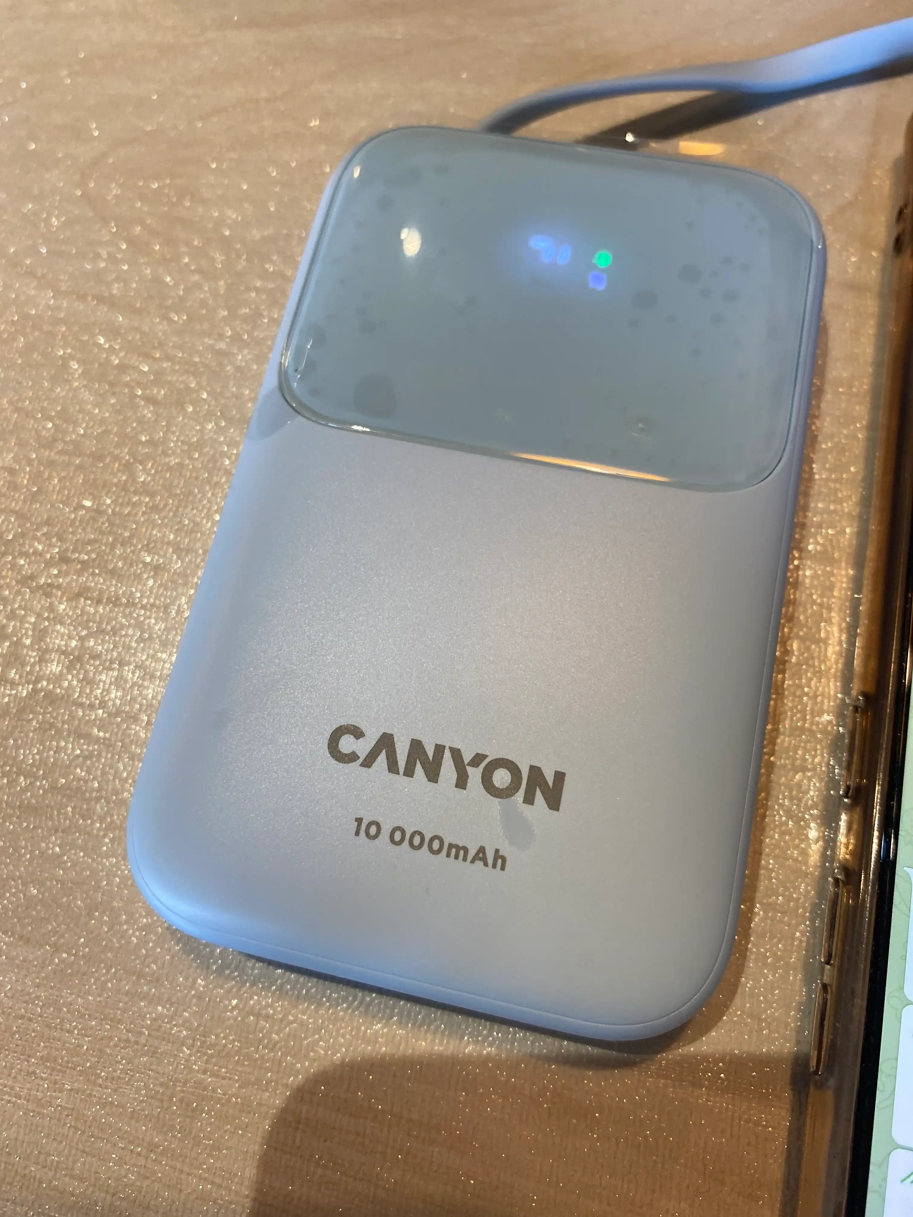 CANYON power bank 10000 OnPower 101, zaryadlash indikatori bilan, o‘rnatilgan kabel bilan
