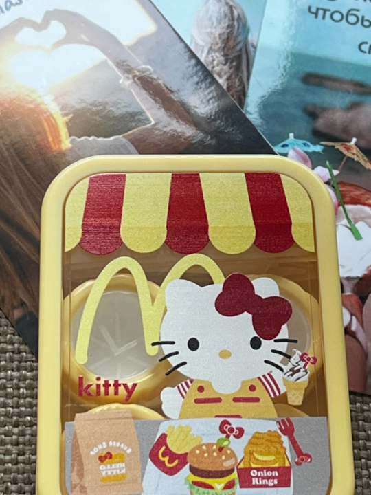 Kontakt linzalar uchun yo‘lga mo‘ljallangan konteyner to‘plami