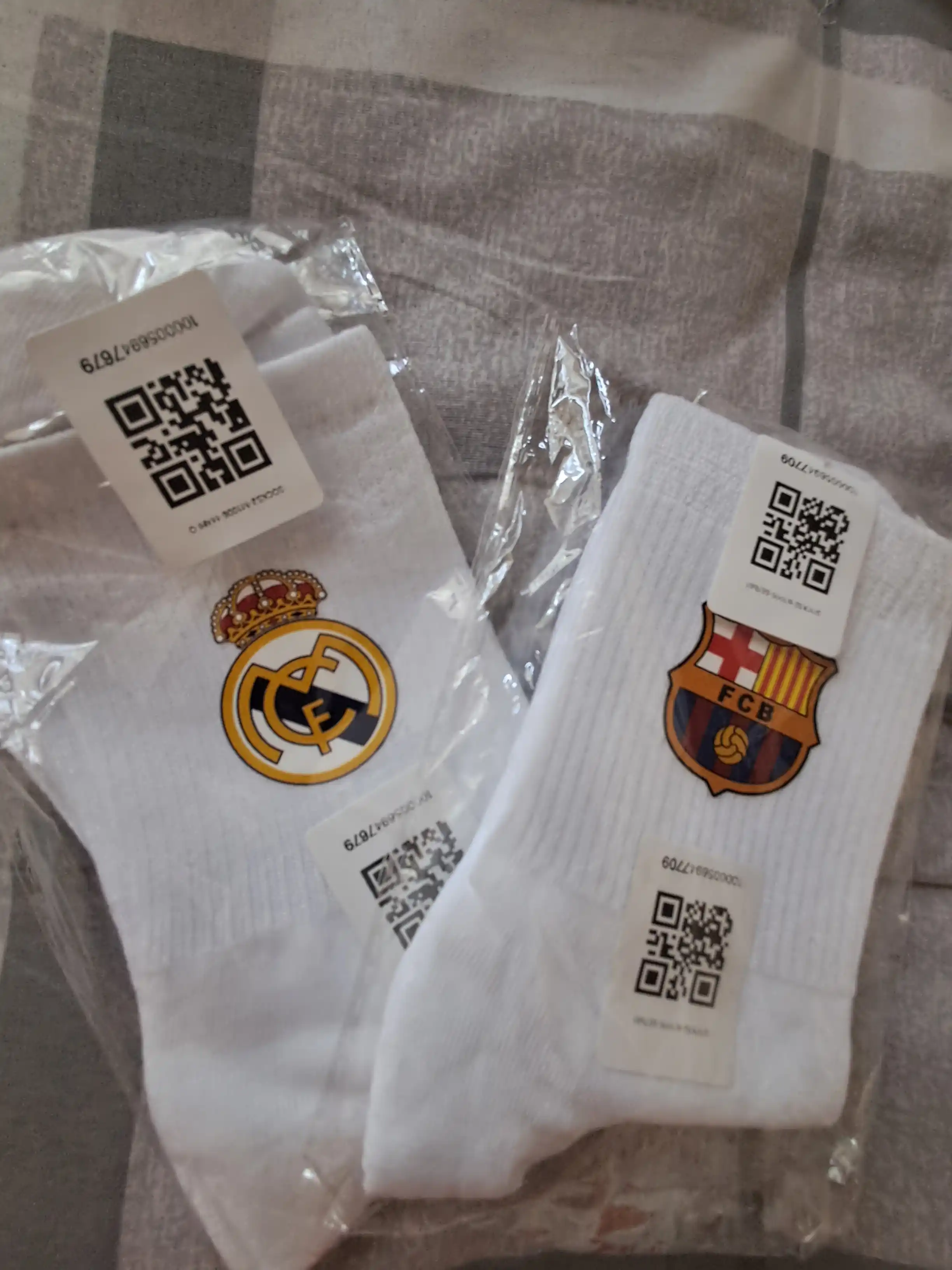 Futbol jamoalari printi bilan sport paypoqlari