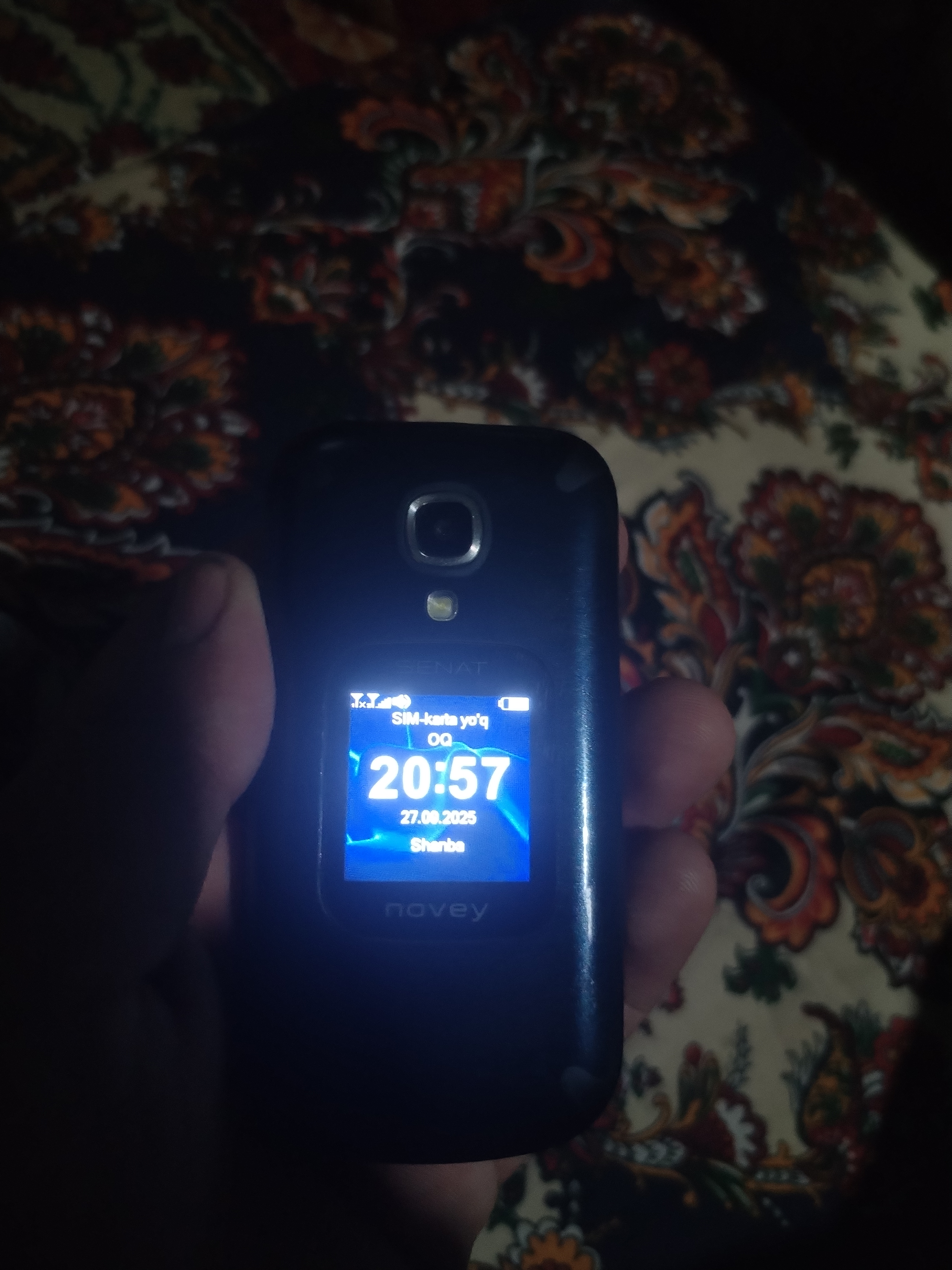 Novey Senat GSM mobil telefon-raskladushka, 2 SIM, kamera bor