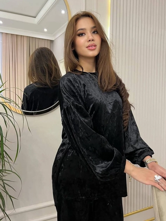 Ayollar uchun yumshoq velur sport kostyumi Saraah,s