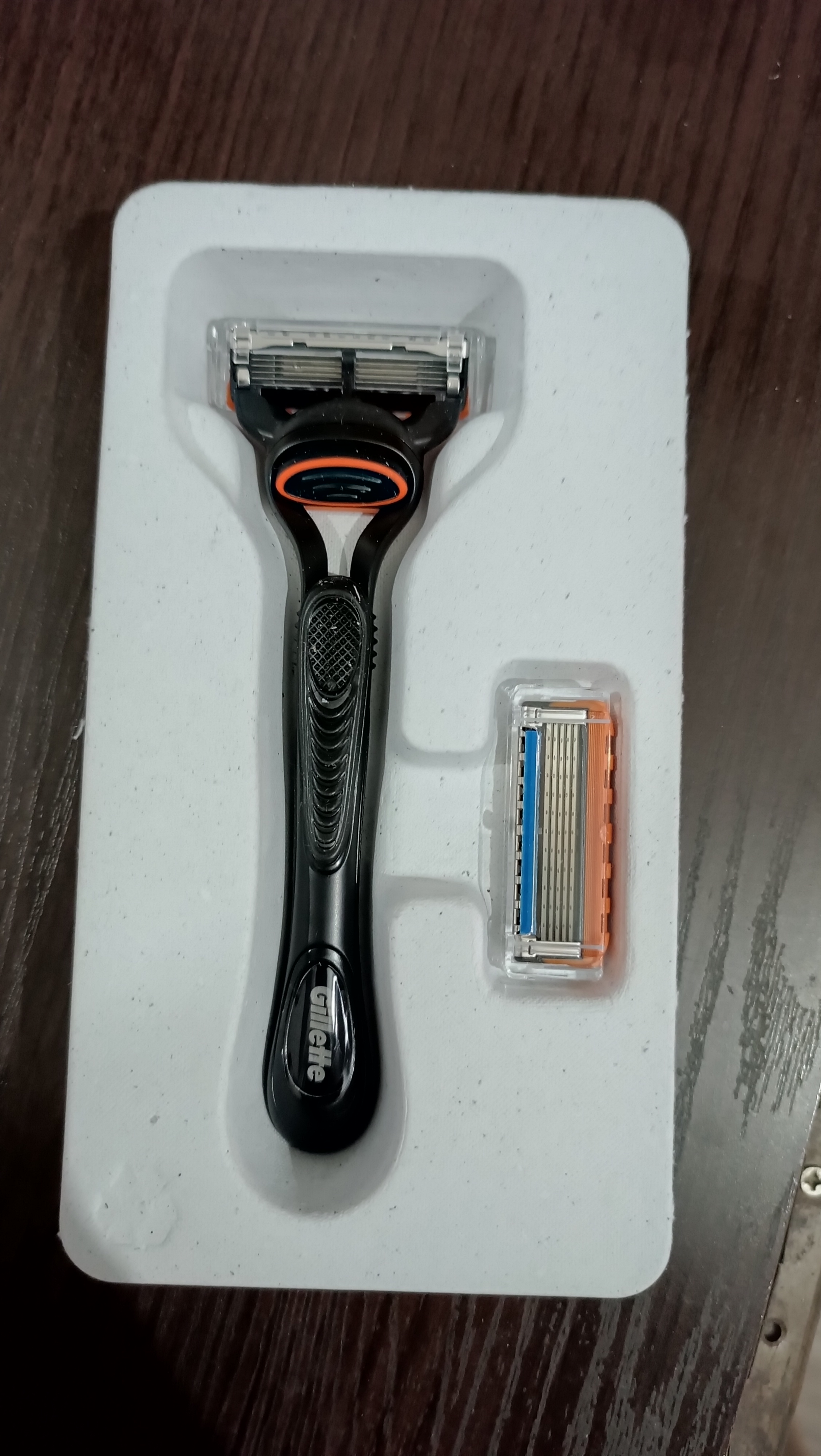 Gillette Fusion5 бритва c точным триммером для труднодоступных мест, 5 лезвий, + 2 кассеты