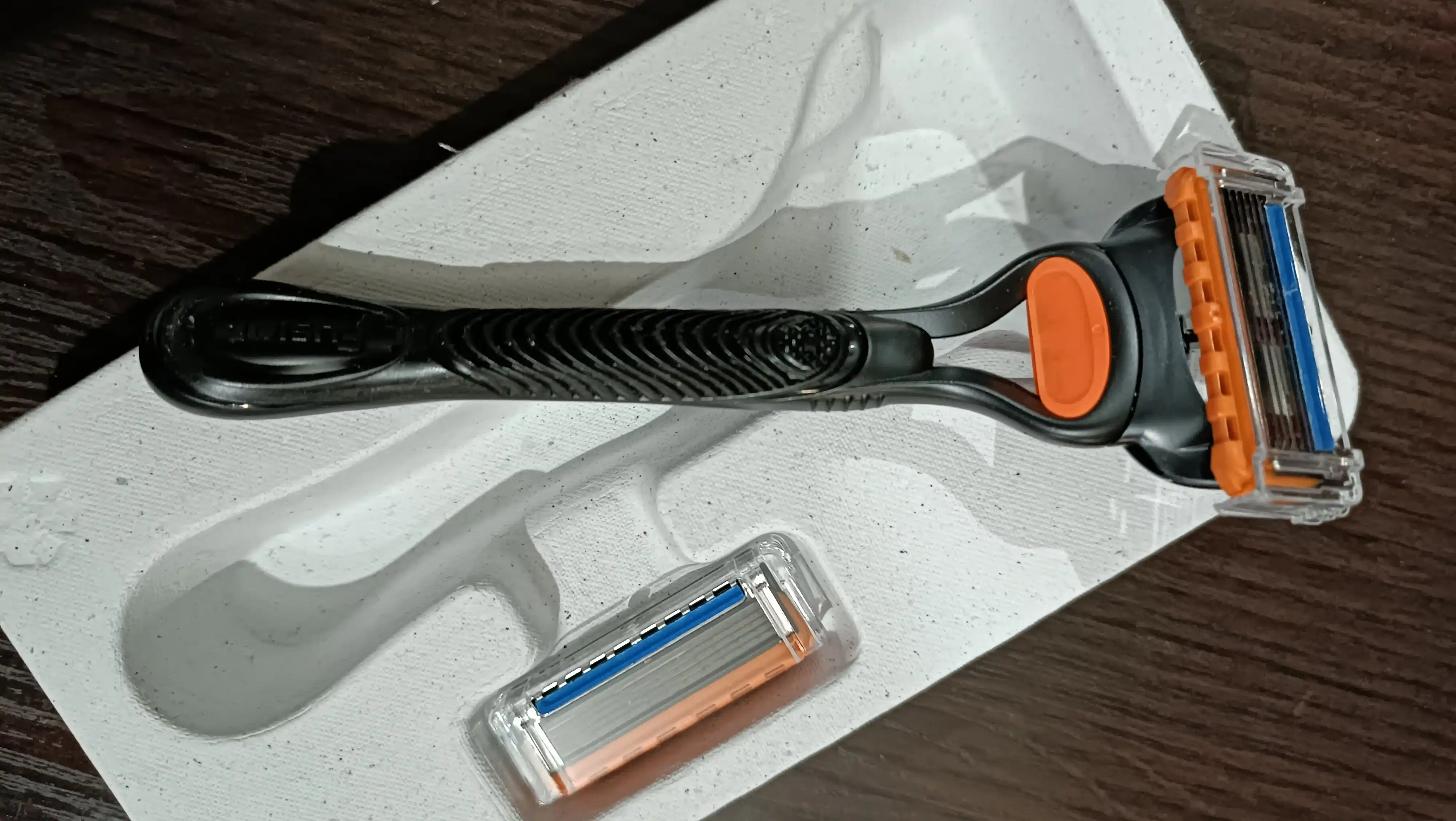 Gillette Fusion5 бритва c точным триммером для труднодоступных мест, 5 лезвий, + 2 кассеты