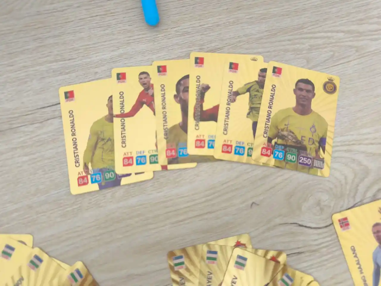 FIFA futbolchi kartochkalari, Pokémon, Dollar 55 dona