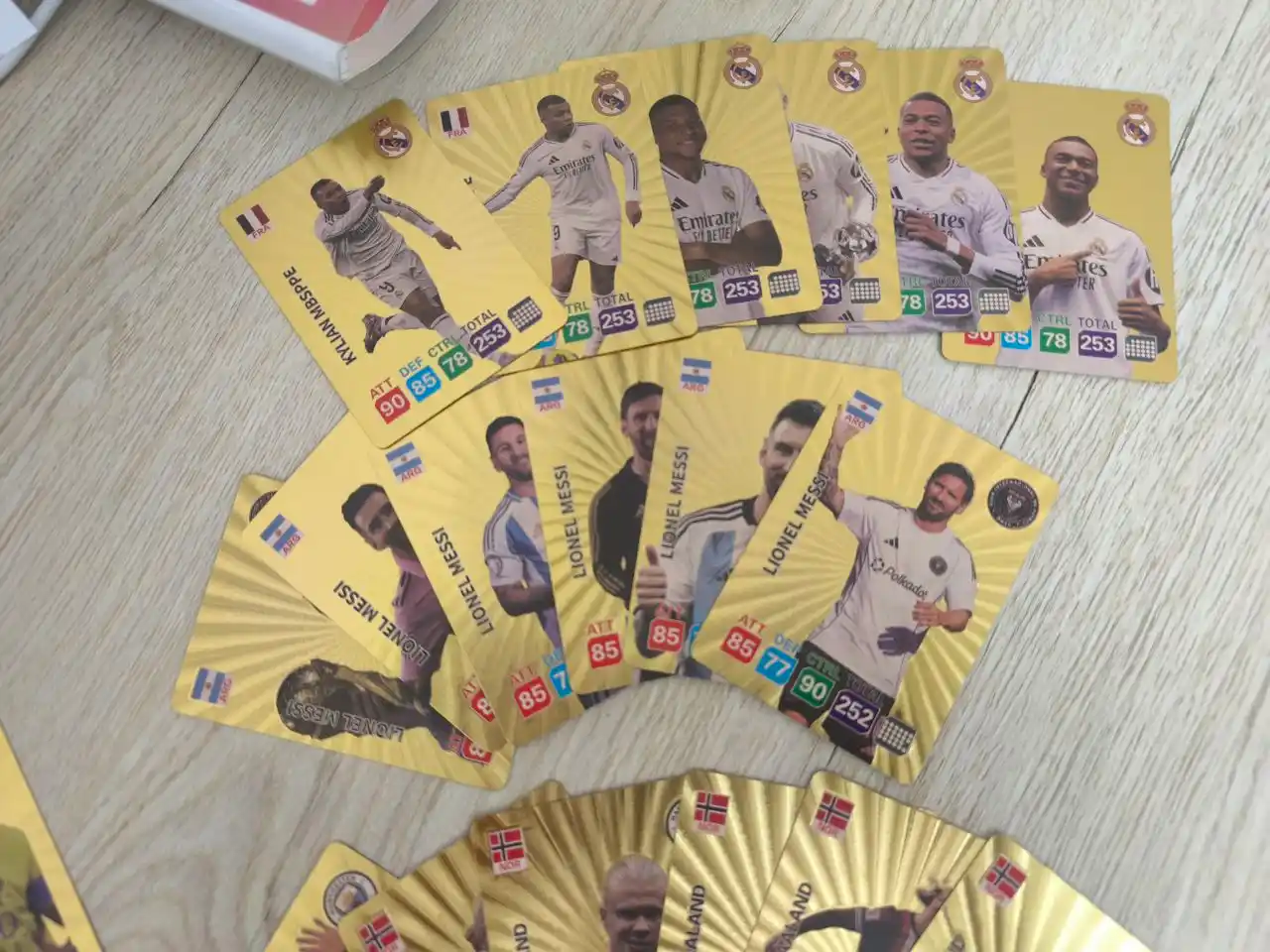 FIFA futbolchi kartochkalari, Pokémon, Dollar 55 dona