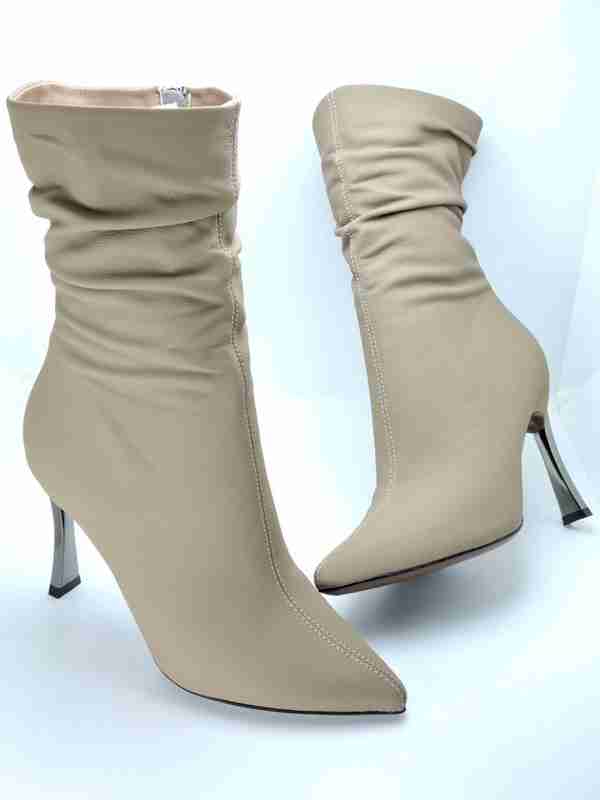 Anus qorin boshligidan tashqariga chiqadi