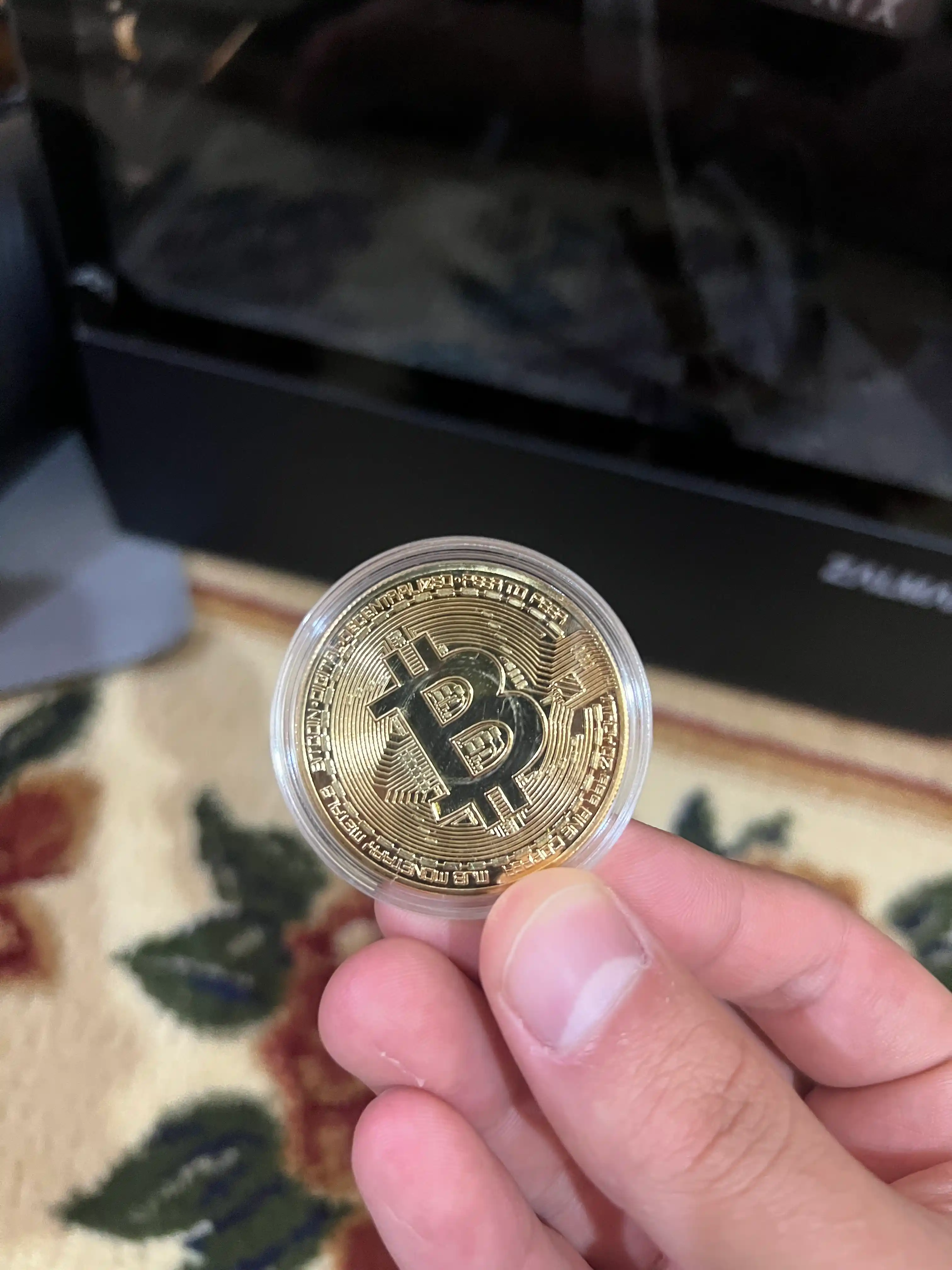 Suvenir "Bitcoin" tangasi, kriptovalyuta plastik idishda