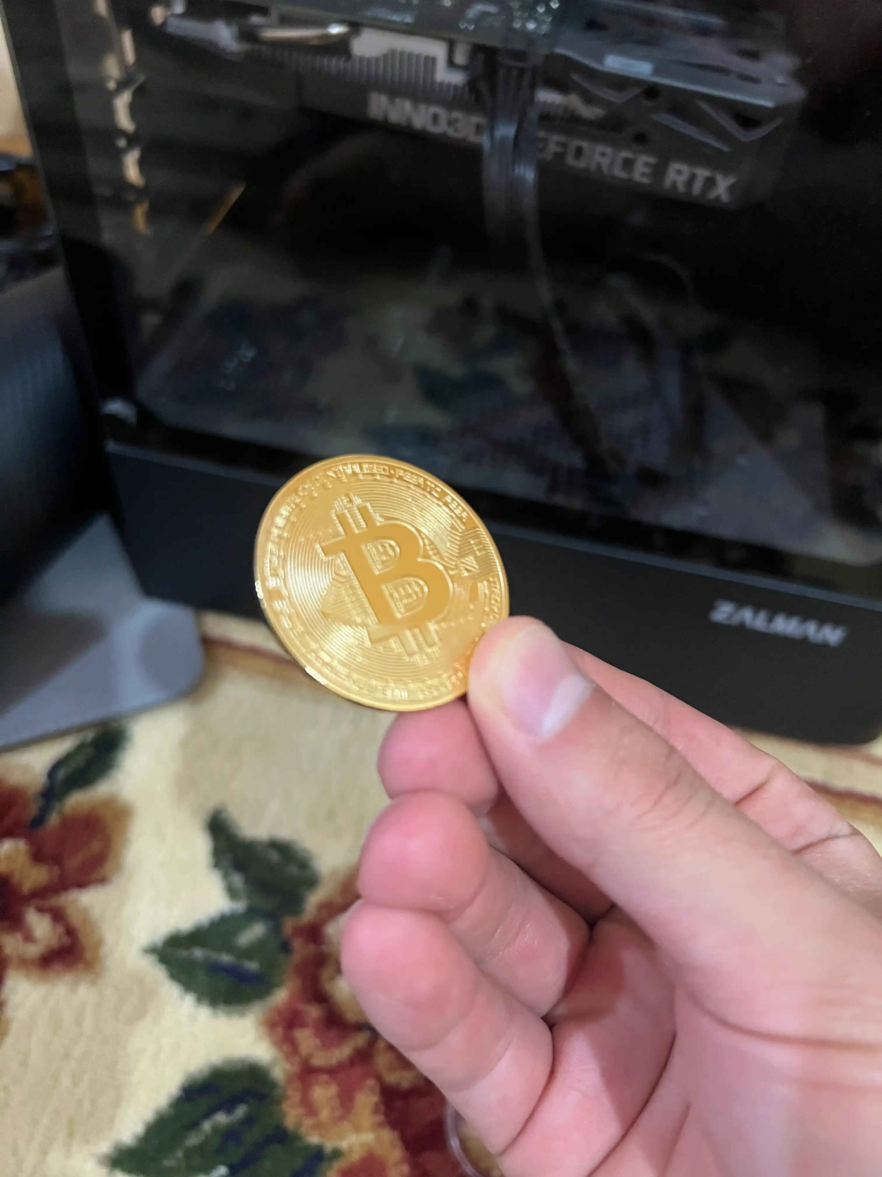 Suvenir "Bitcoin" tangasi, kriptovalyuta plastik idishda